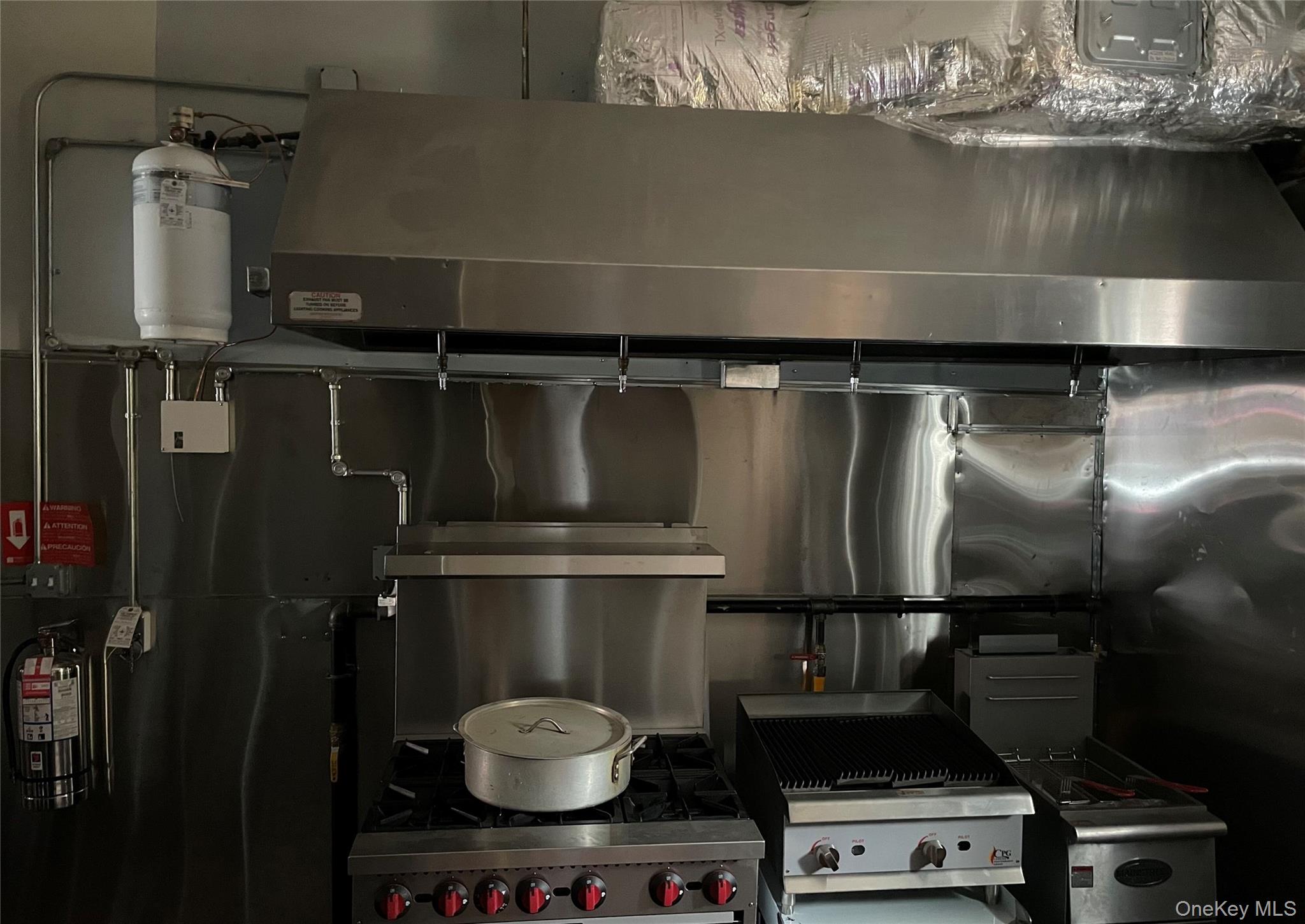 #5 photo, 3148 Fulton St Fulton Street, הברונקס Brooklyn , NY 11208