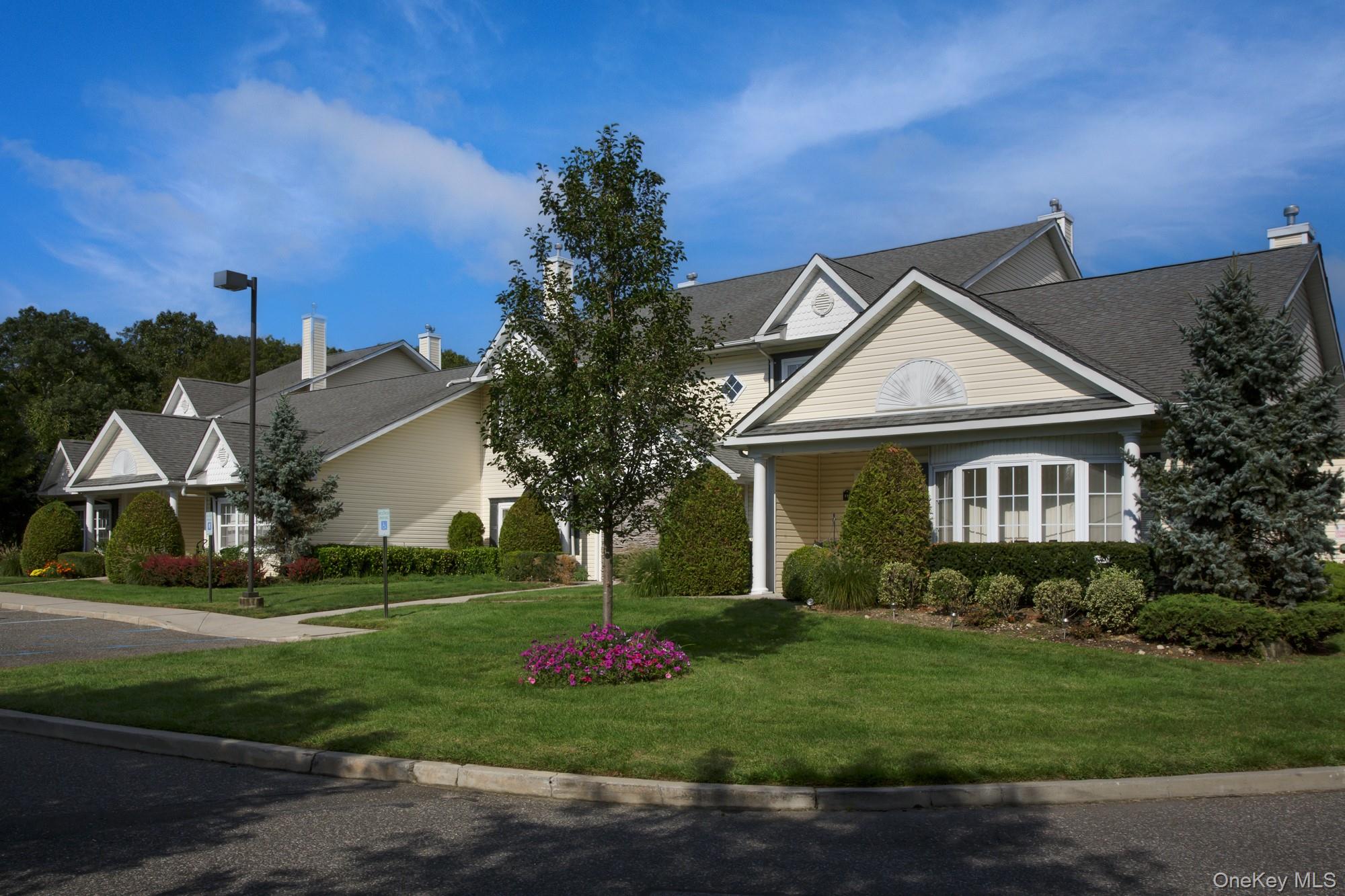 #1 photo, 110 Center Court, 东长岛 Medford , NY 11763