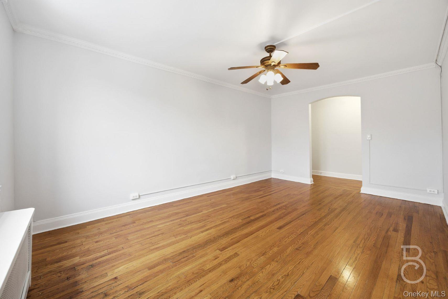 #12 photo, 78-15 19th Drive, 皇后区 East Elmhurst , NY 11370