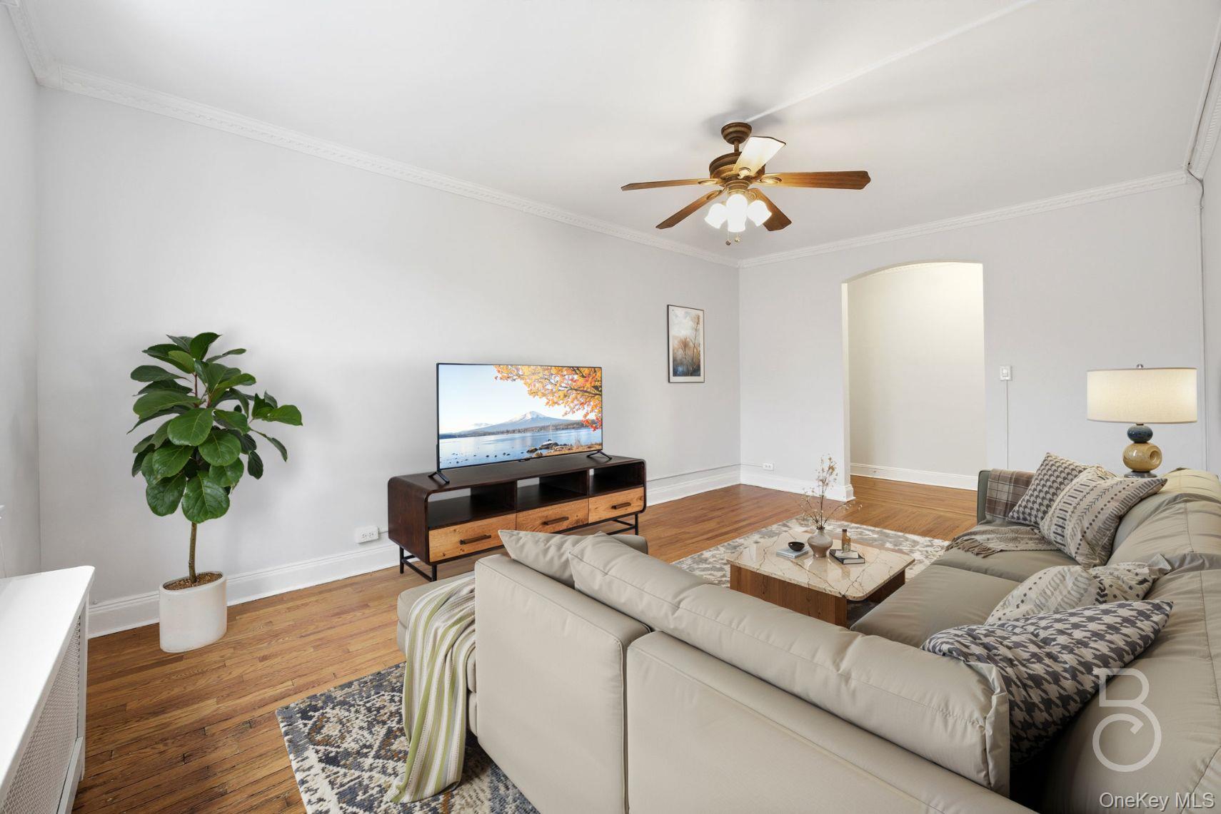 #3 photo, 78-15 19th Drive, 皇后区 East Elmhurst , NY 11370