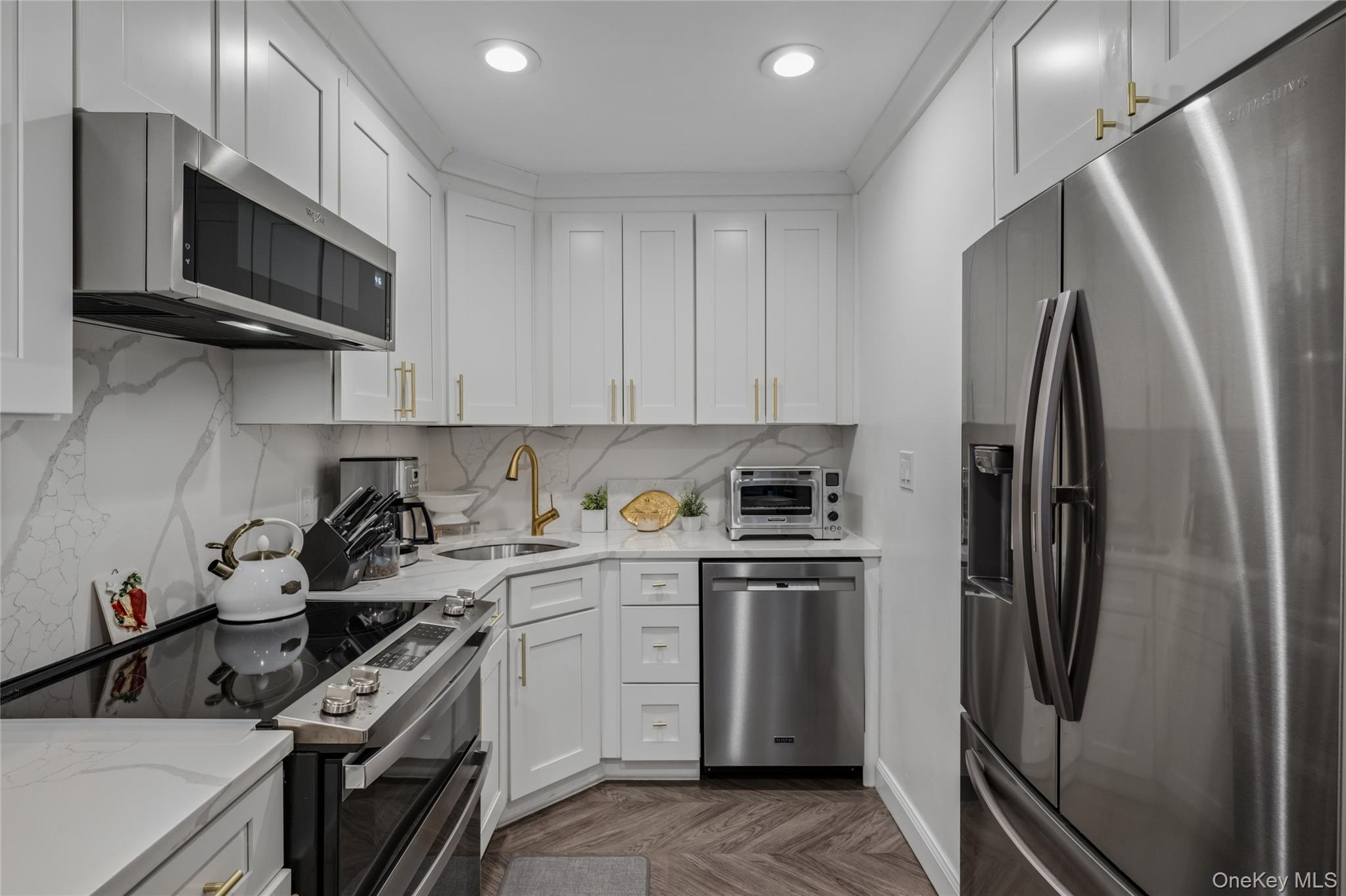 #1 photo, 10-10 166th Street, 皇后区 Beechhurst , NY 11357