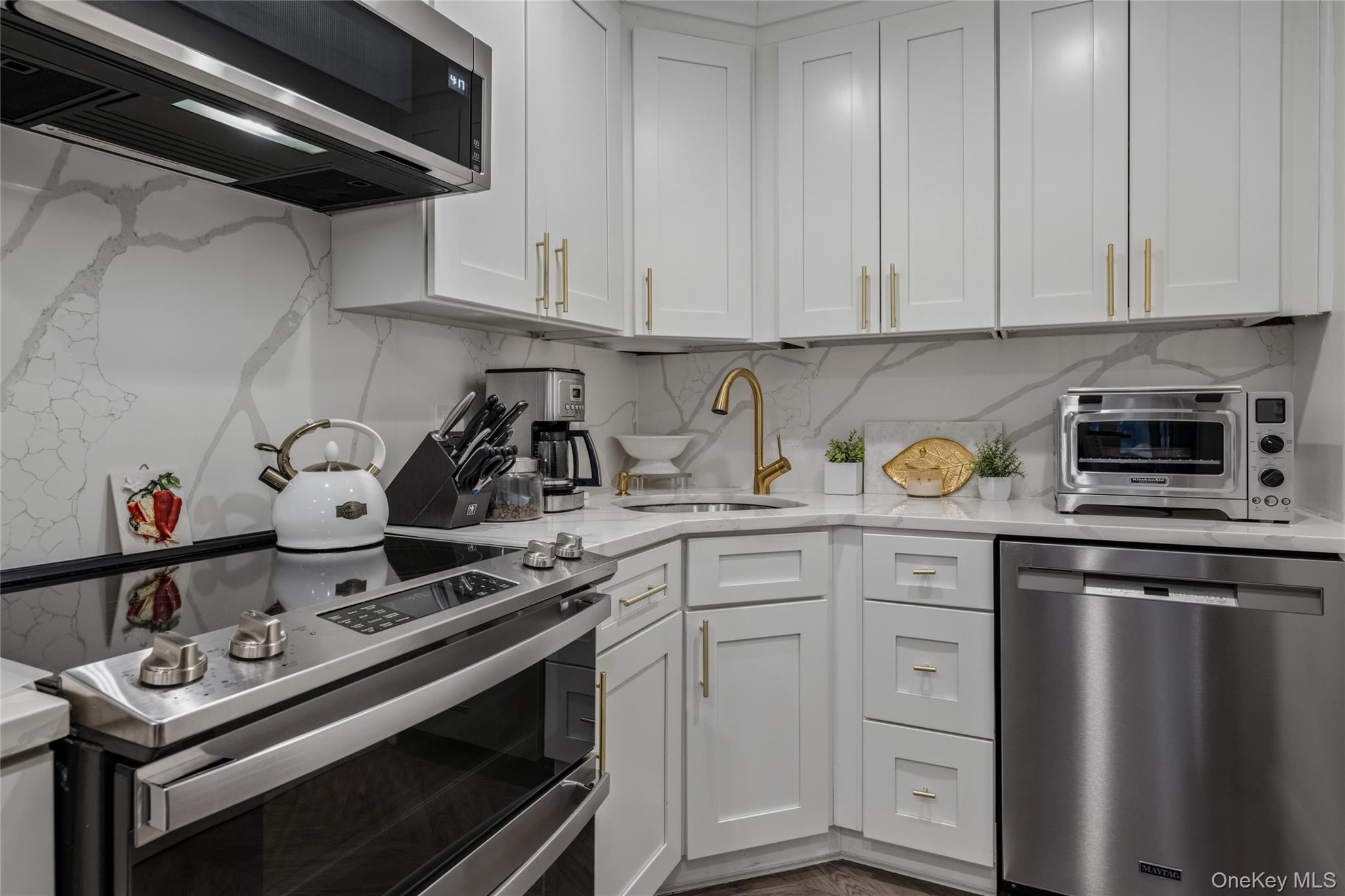 #7 photo, 10-10 166th Street, 皇后区 Beechhurst , NY 11357