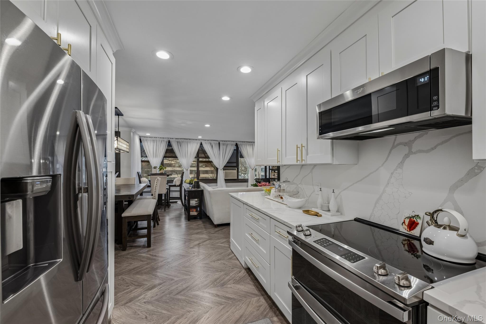 #8 photo, 10-10 166th Street, 皇后区 Beechhurst , NY 11357