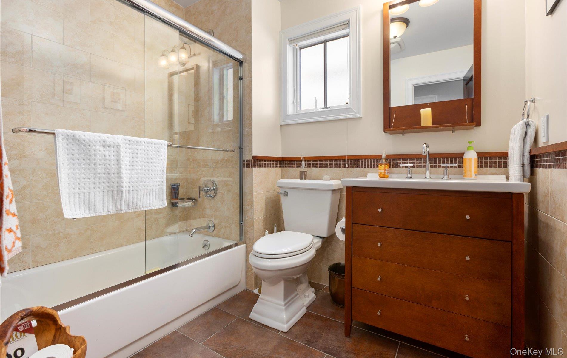 #8 photo, 847b E Broadway, नासाउ काउंटी Long Beach , NY 11561