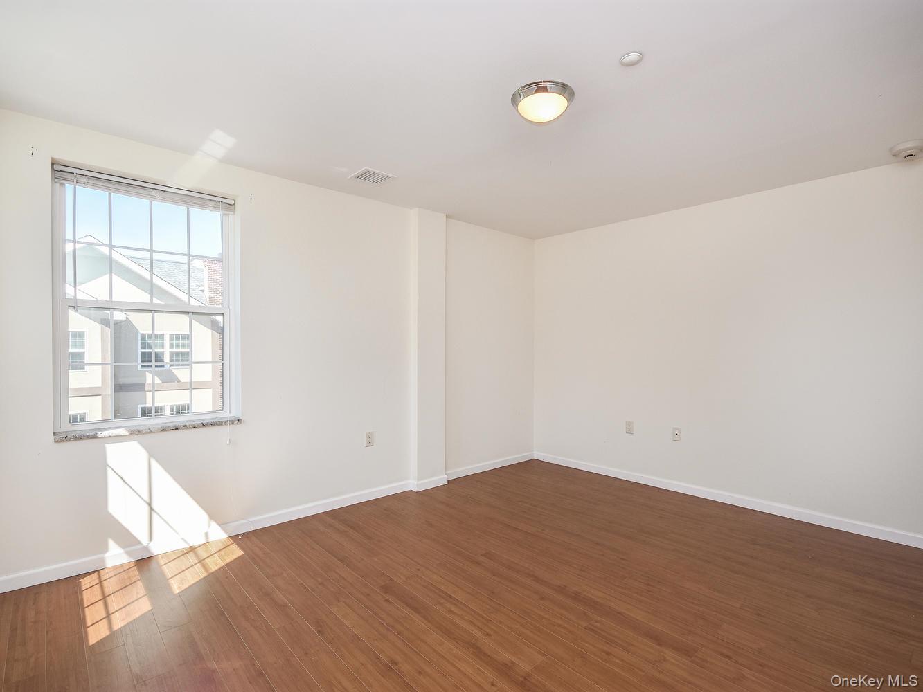 #11 photo, 400 Carney Street, 长岛 Glen Cove , NY 11542