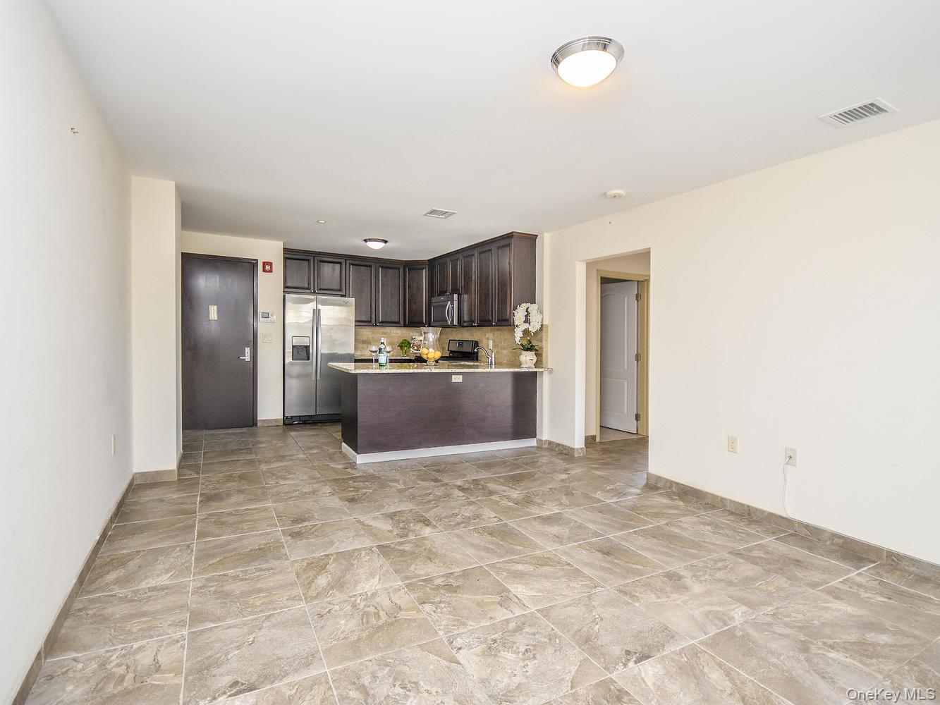 #2 photo, 400 Carney Street, 长岛 Glen Cove , NY 11542