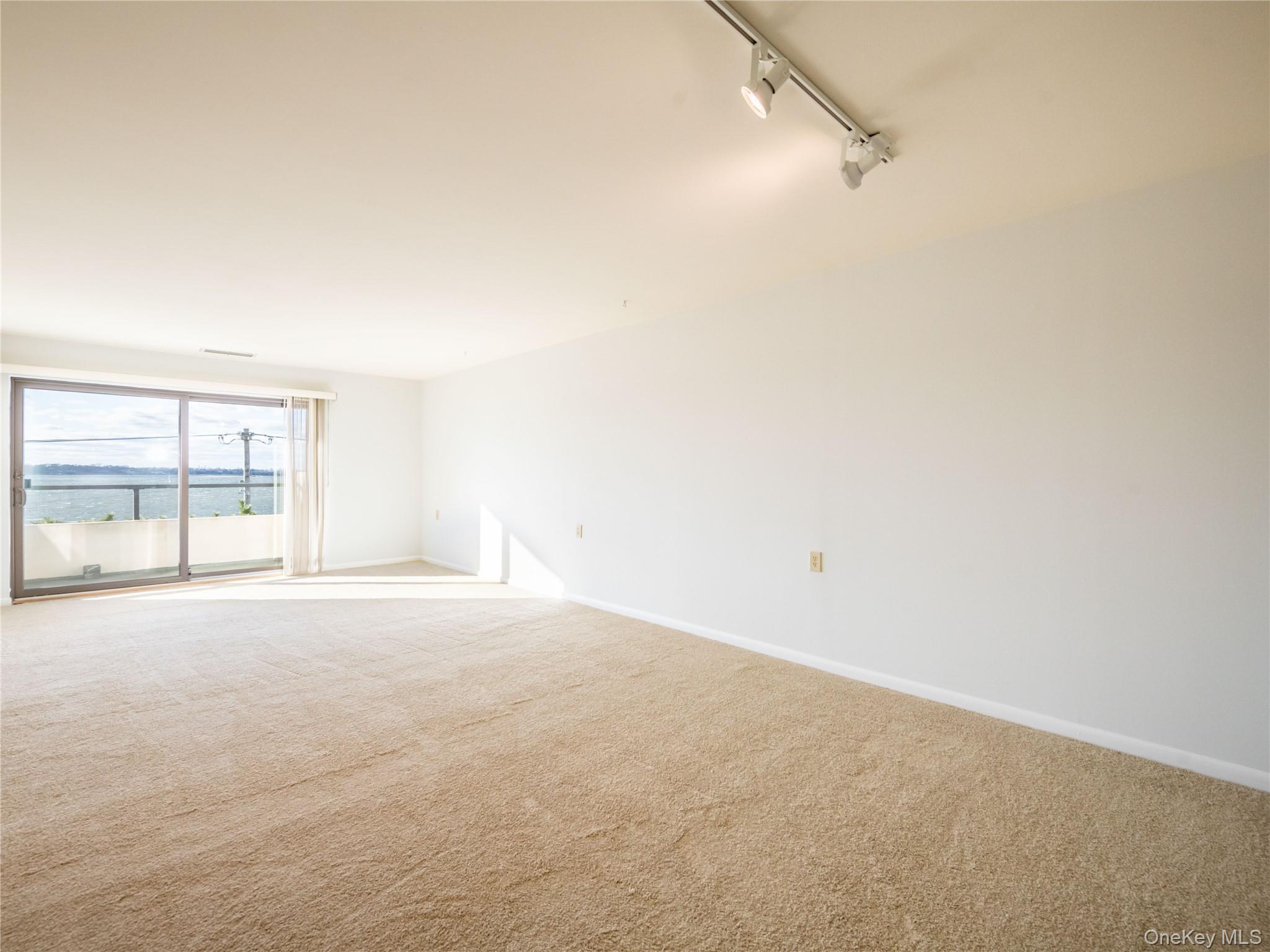 #10 photo, 372 Main Street, নাসাউ কাউন্টি Port Washington , NY 11050