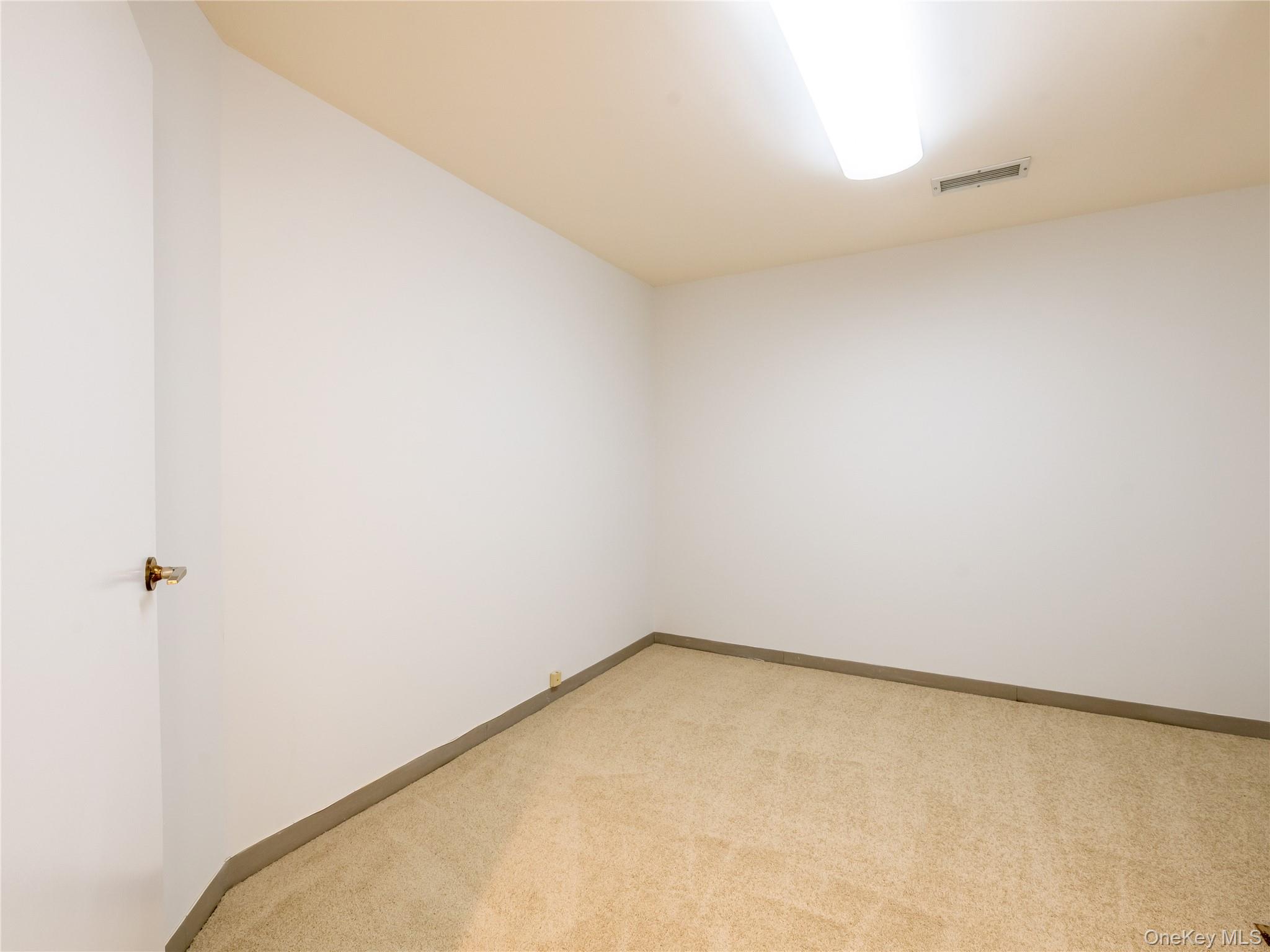 #16 photo, 372 Main Street, নাসাউ কাউন্টি Port Washington , NY 11050