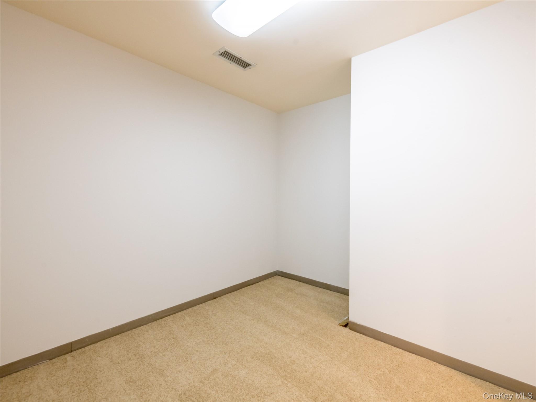 #17 photo, 372 Main Street, নাসাউ কাউন্টি Port Washington , NY 11050