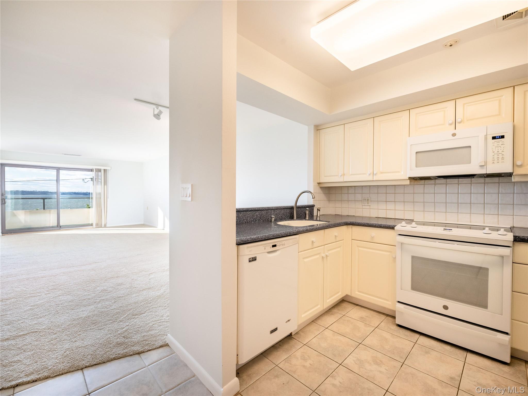 #5 photo, 372 Main Street, নাসাউ কাউন্টি Port Washington , NY 11050