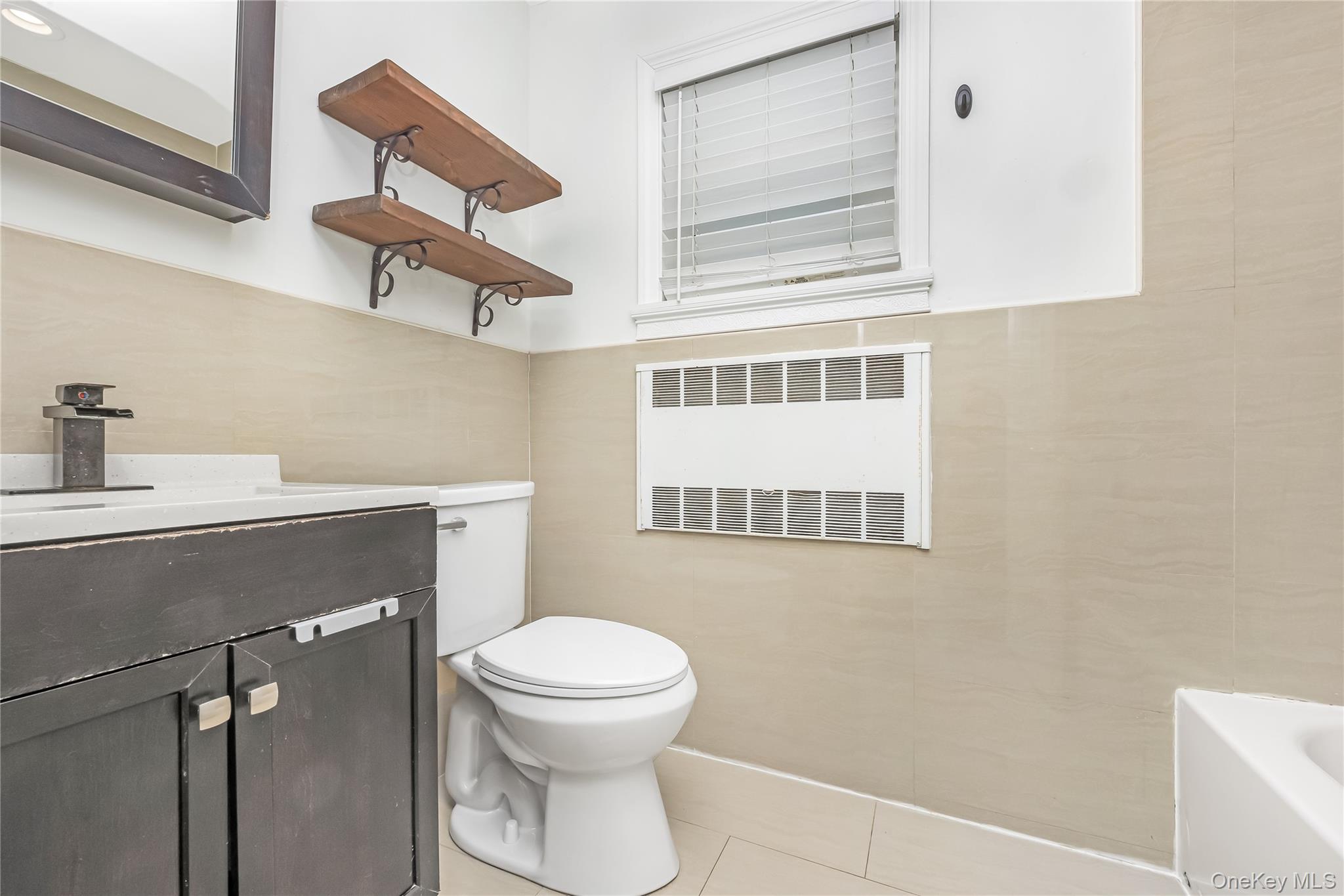 #11 photo, 6 Dean Street, Farmingdale , NY 11735