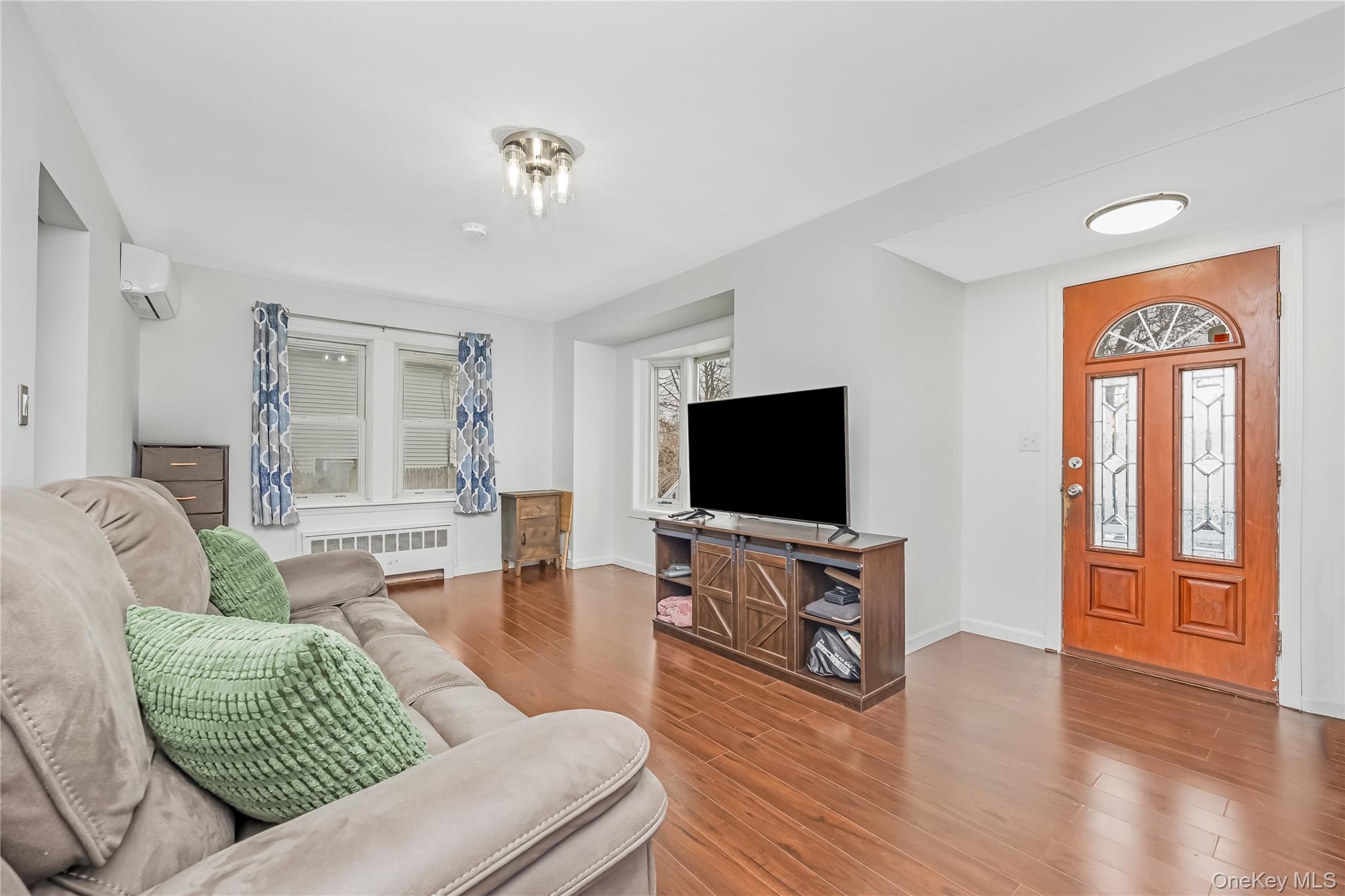 #5 photo, 6 Dean Street, Farmingdale , NY 11735