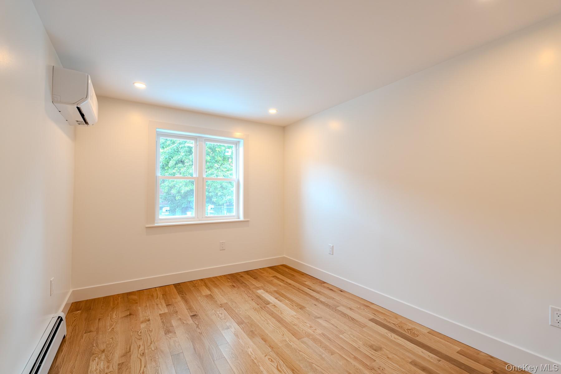 #4 photo, 982 E 106th Street, ব্রুকলিন Brooklyn , NY 11236