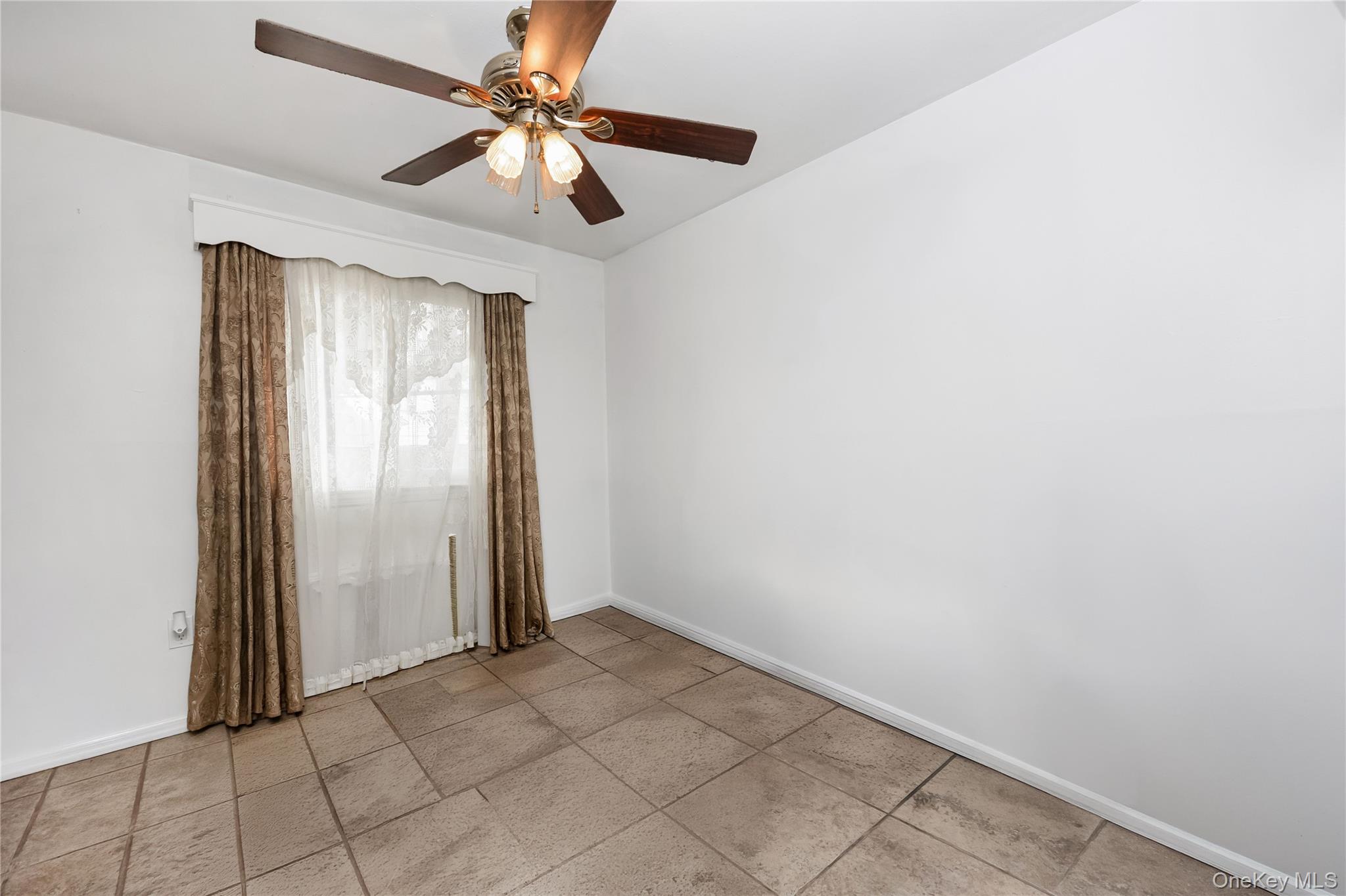 #10 photo, 120-31 FRANCIS LEWIS Boulevard, كوينز Cambria Heights , NY 11411