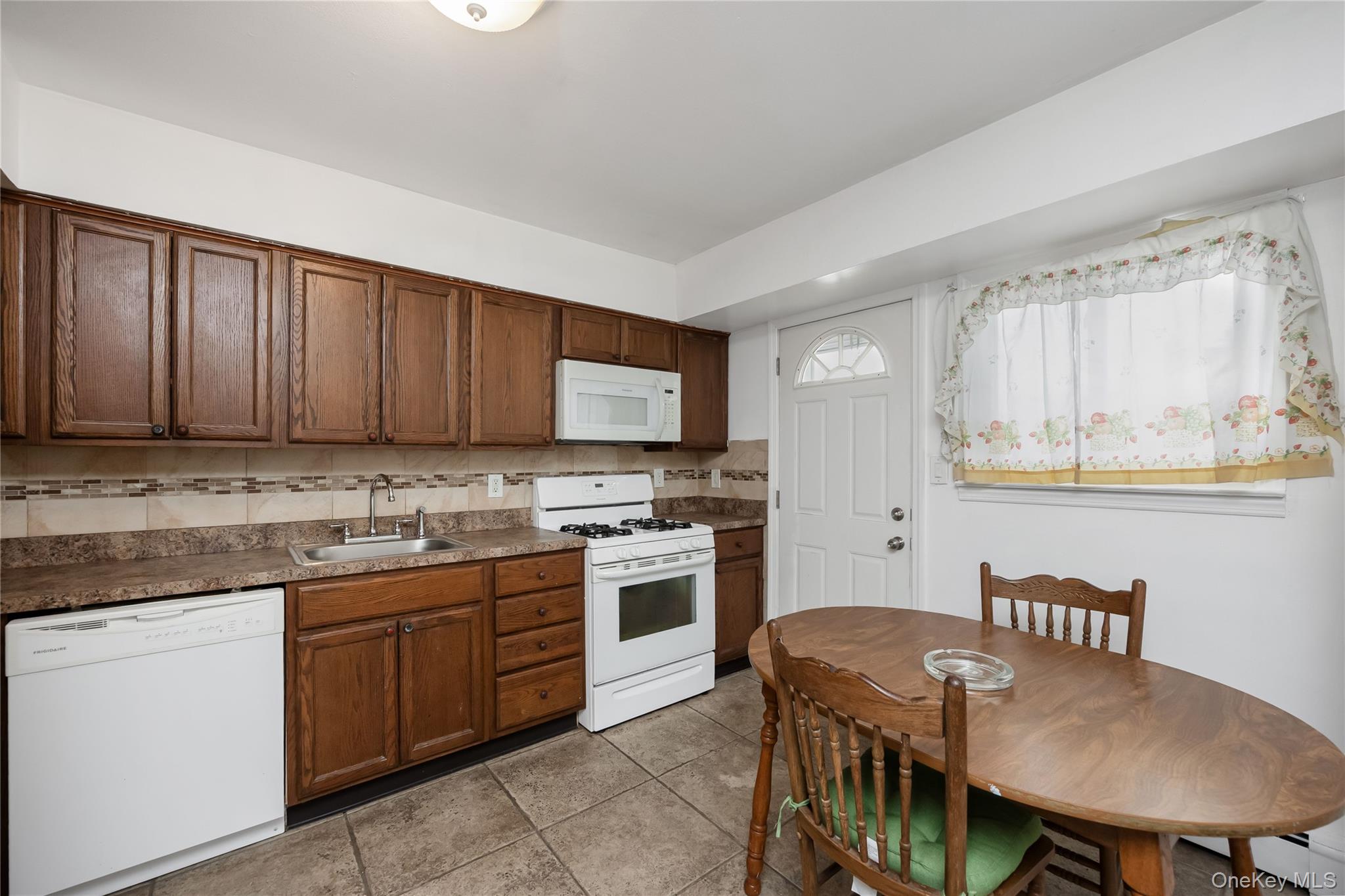 #15 photo, 120-31 FRANCIS LEWIS Boulevard, كوينز Cambria Heights , NY 11411