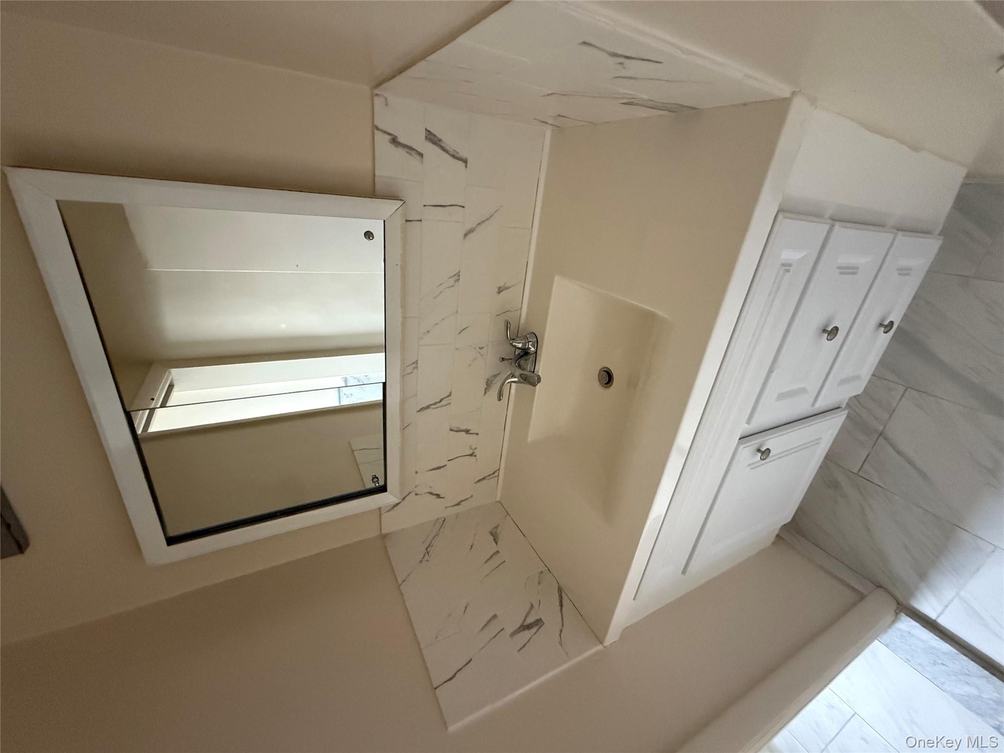 #8 photo, 190 First Street, नासाउ काउंटी Mineola , NY 11501