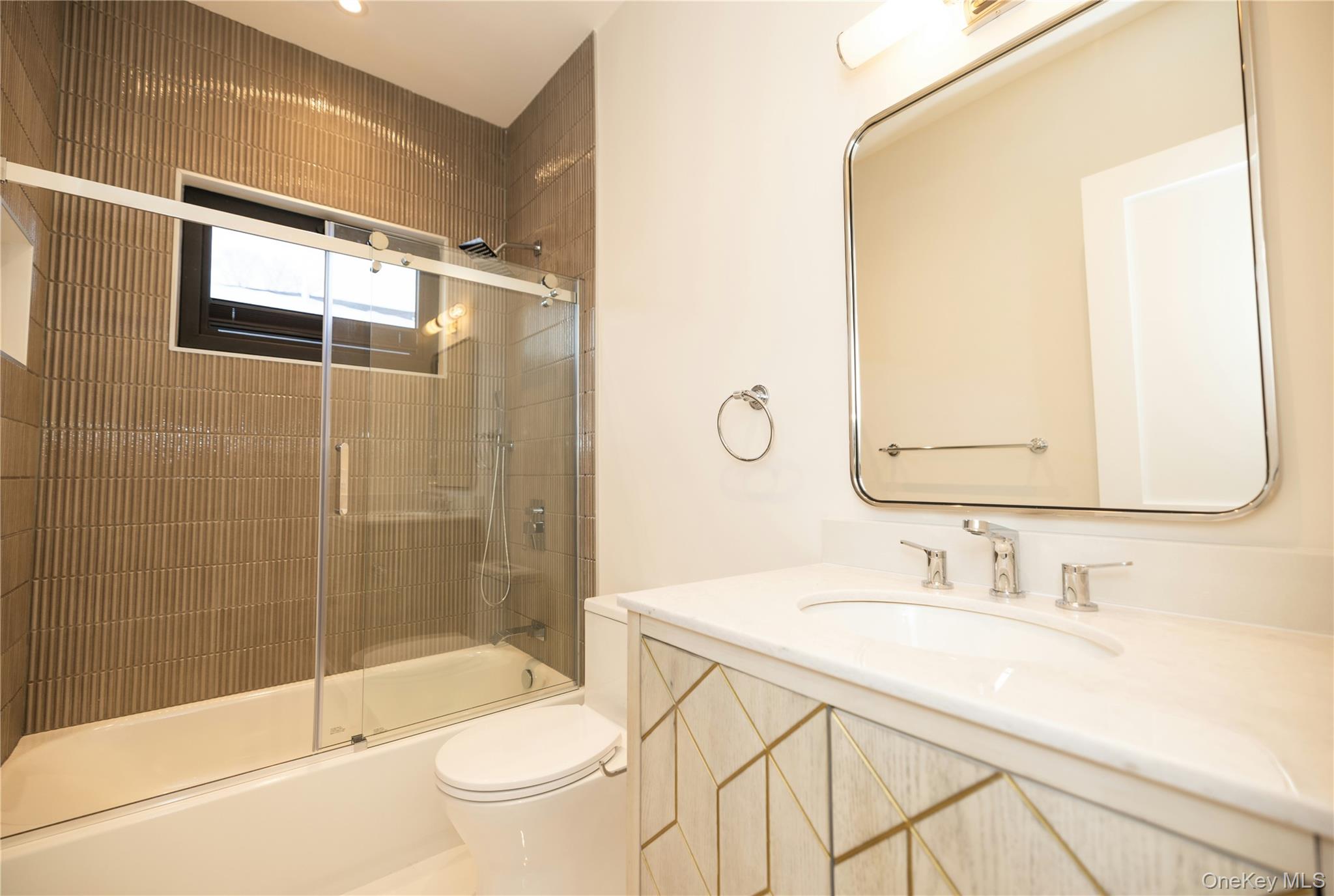 #16 photo, 1715 Remson Avenue, Merrick , NY 11566