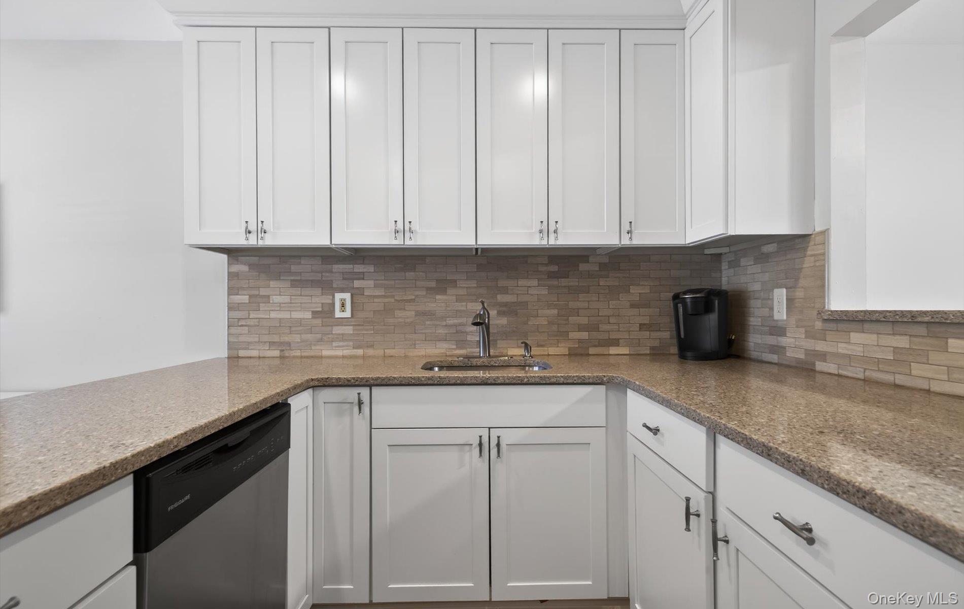 #10 photo, 32 Stratford Green, Farmingdale , NY 11735