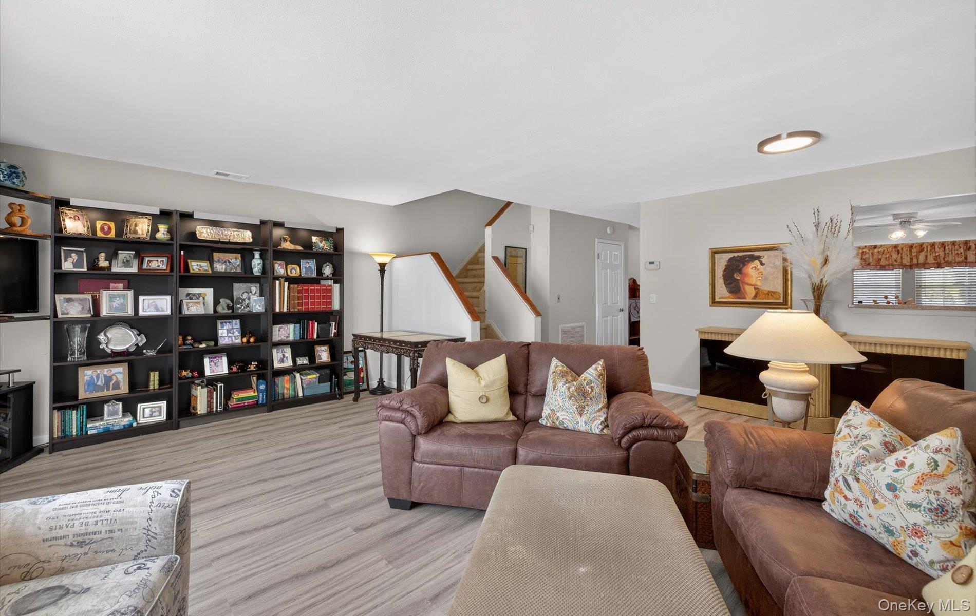 #12 photo, 32 Stratford Green, Farmingdale , NY 11735