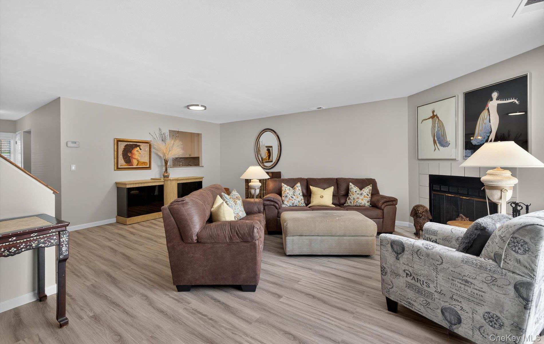 #15 photo, 32 Stratford Green, Farmingdale , NY 11735