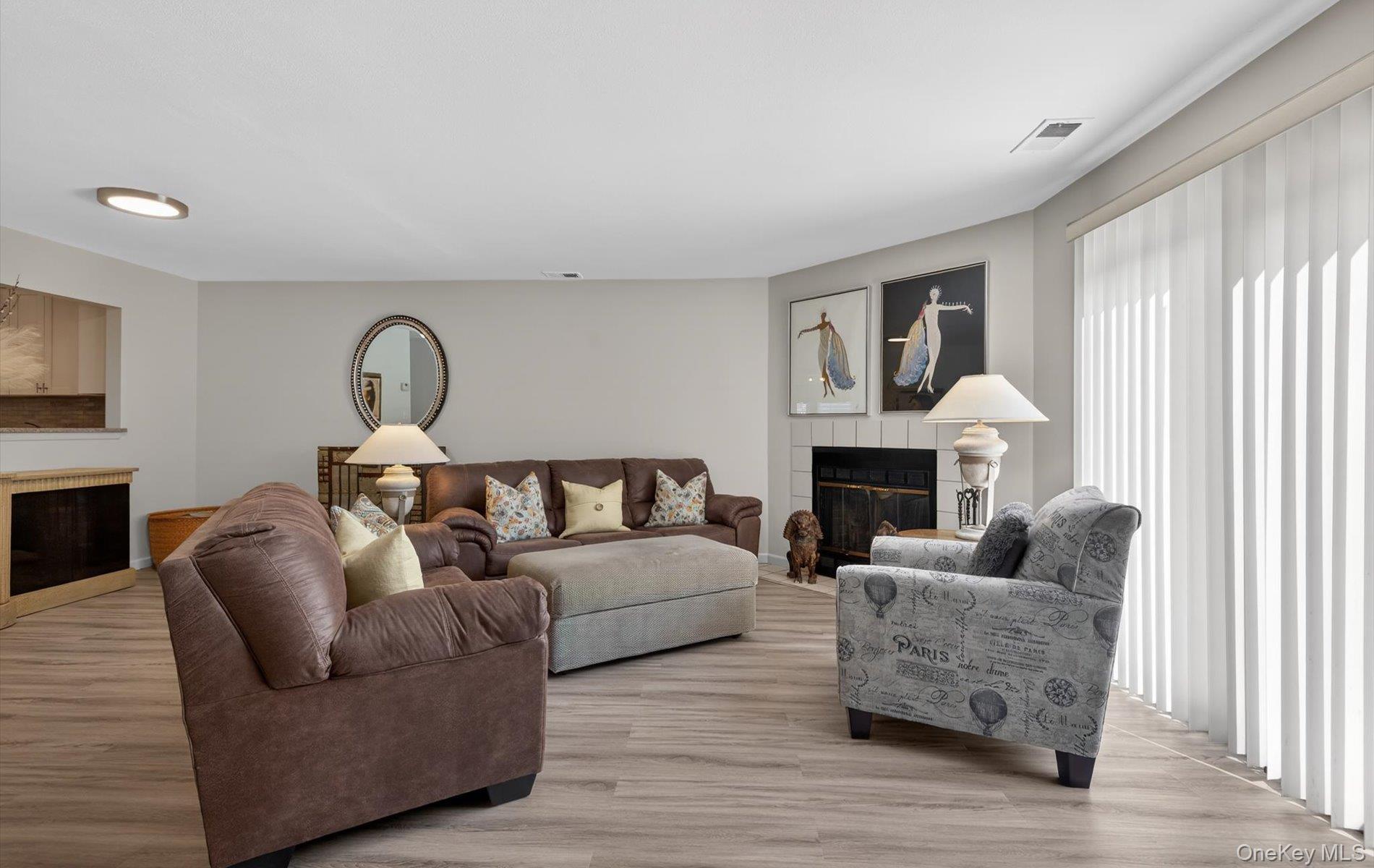 #16 photo, 32 Stratford Green, Farmingdale , NY 11735