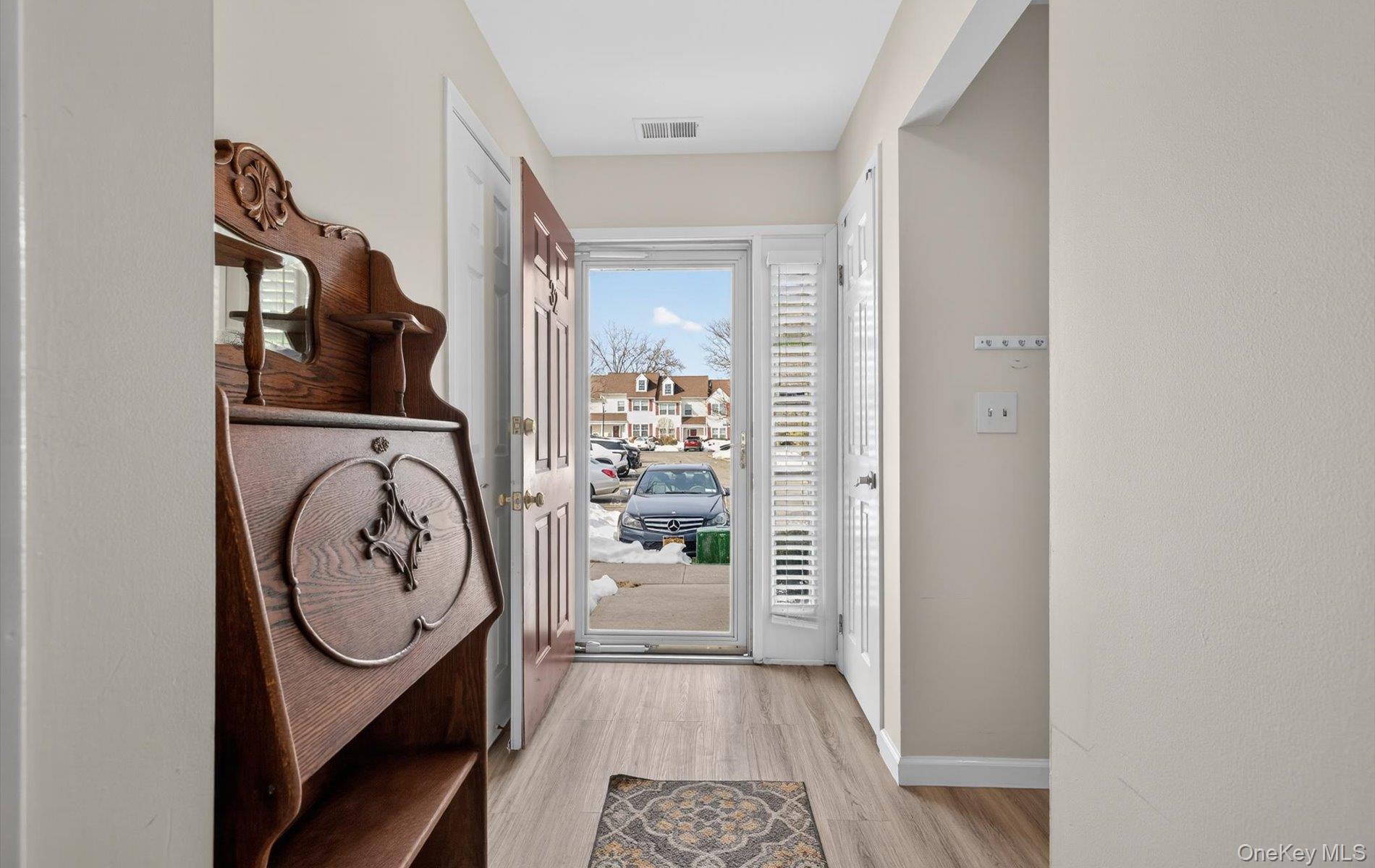 #5 photo, 32 Stratford Green, Farmingdale , NY 11735