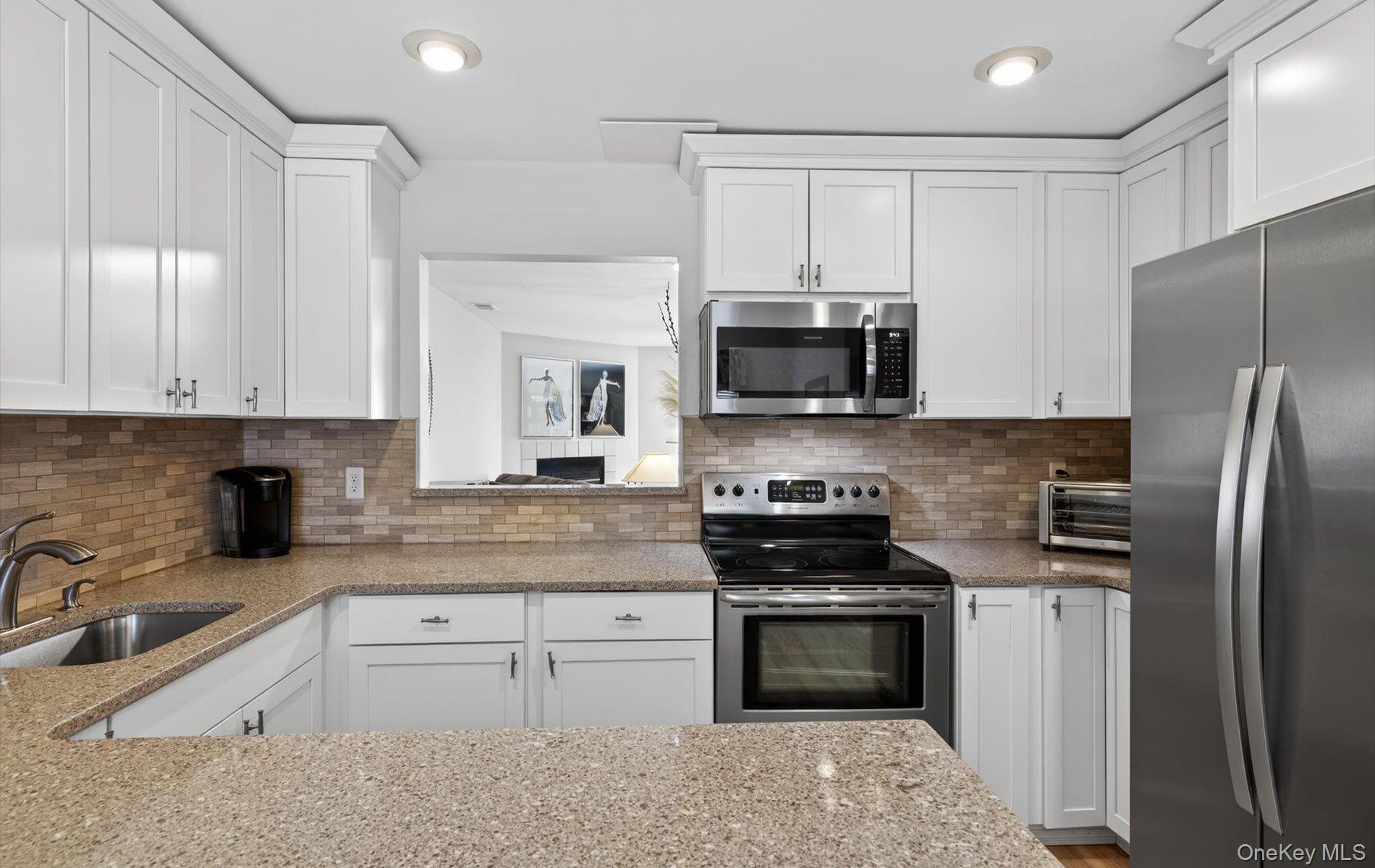 #6 photo, 32 Stratford Green, Farmingdale , NY 11735