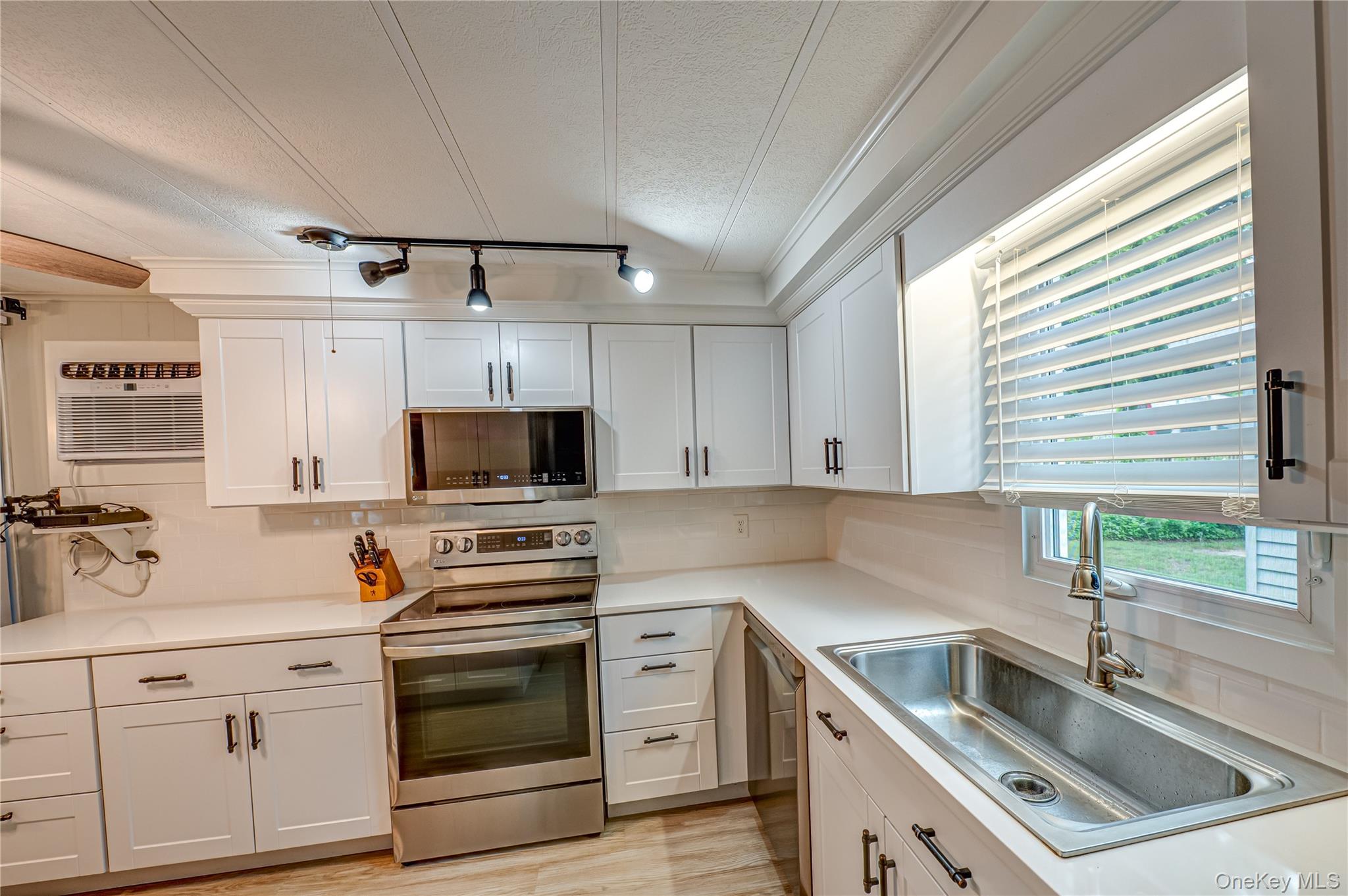 #4 photo, 21 Limetree Drive, מחוז סאפוק Manorville , NY 11949