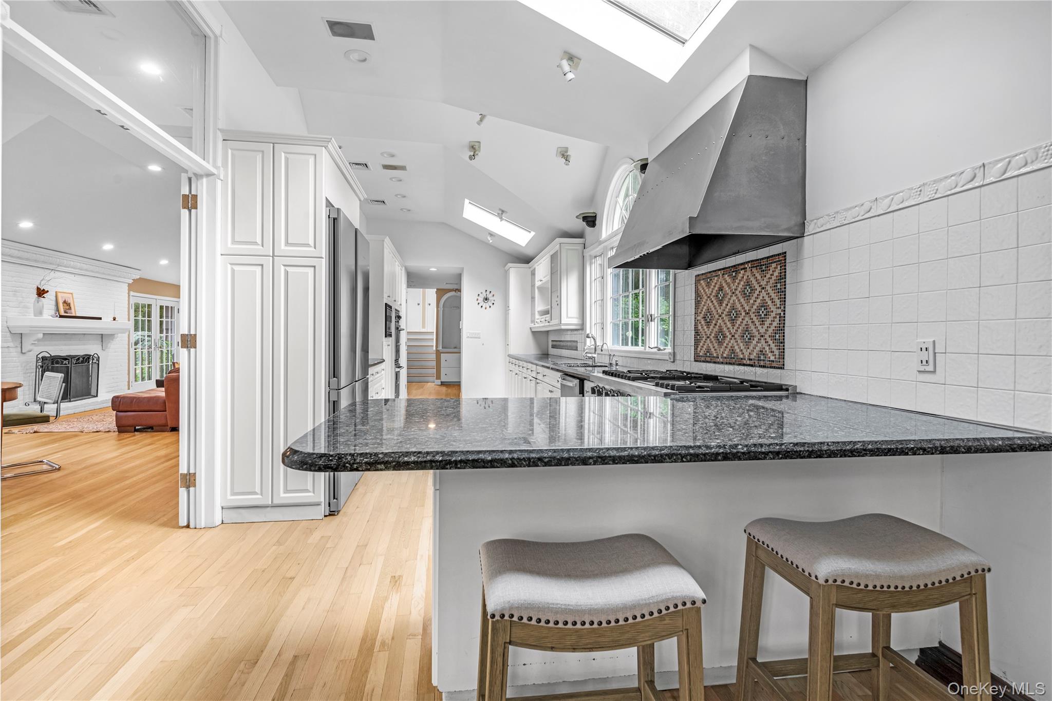 #18 photo, 11 Quaker Ridge Road, Brookville , NY 11545