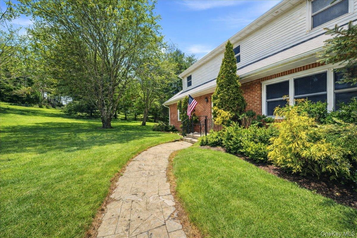 #4 photo, 16 Primrose Street, Katonah , NY 10536