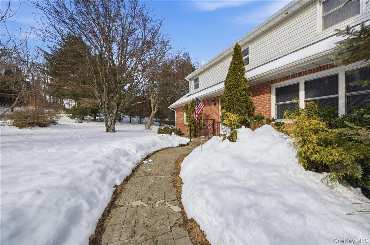 #7 photo, 16 Primrose Street, Katonah , NY 10536