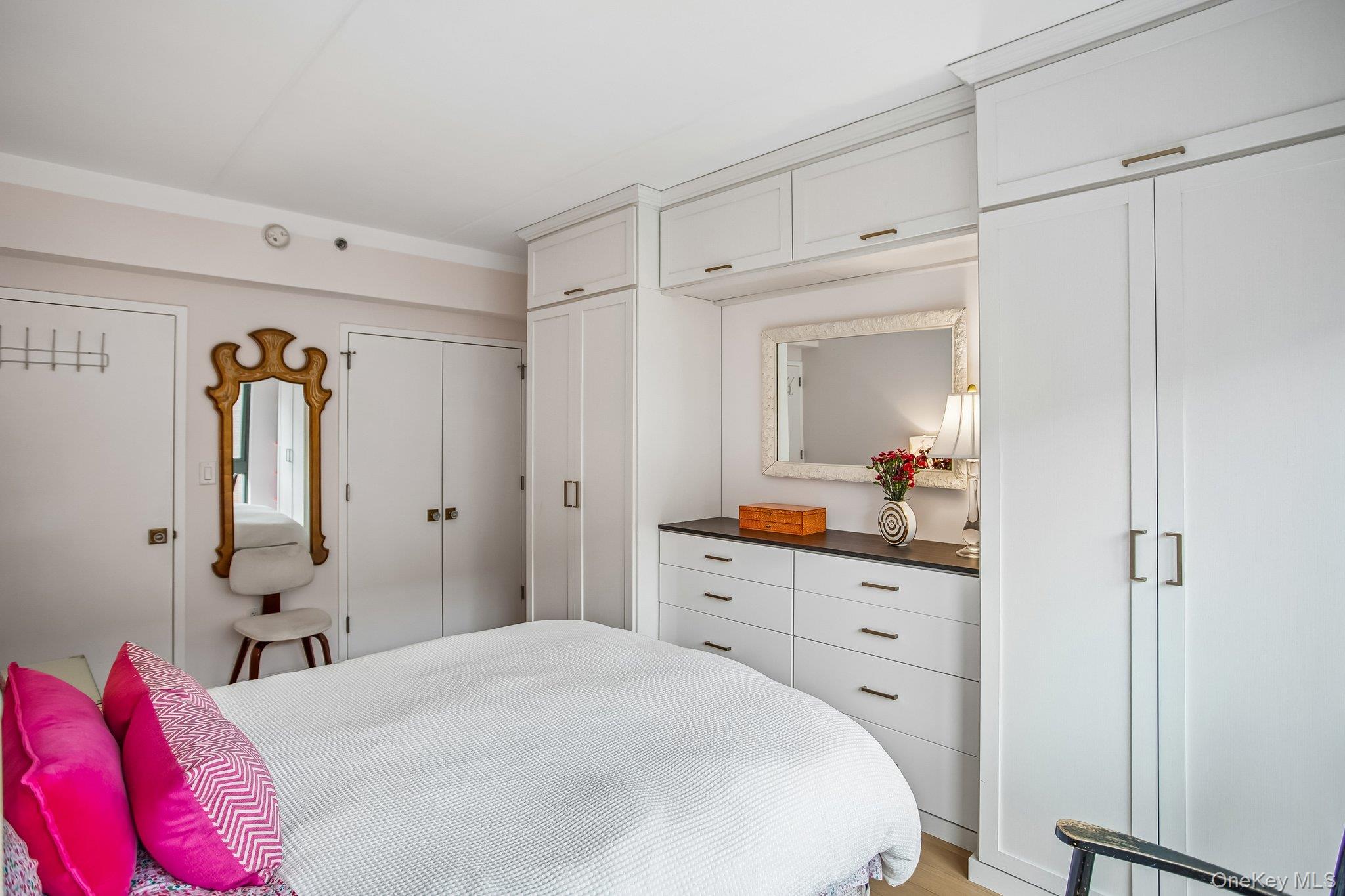 #10 photo, 535 W 52nd Street, New York (Manhattan) , NY 10019