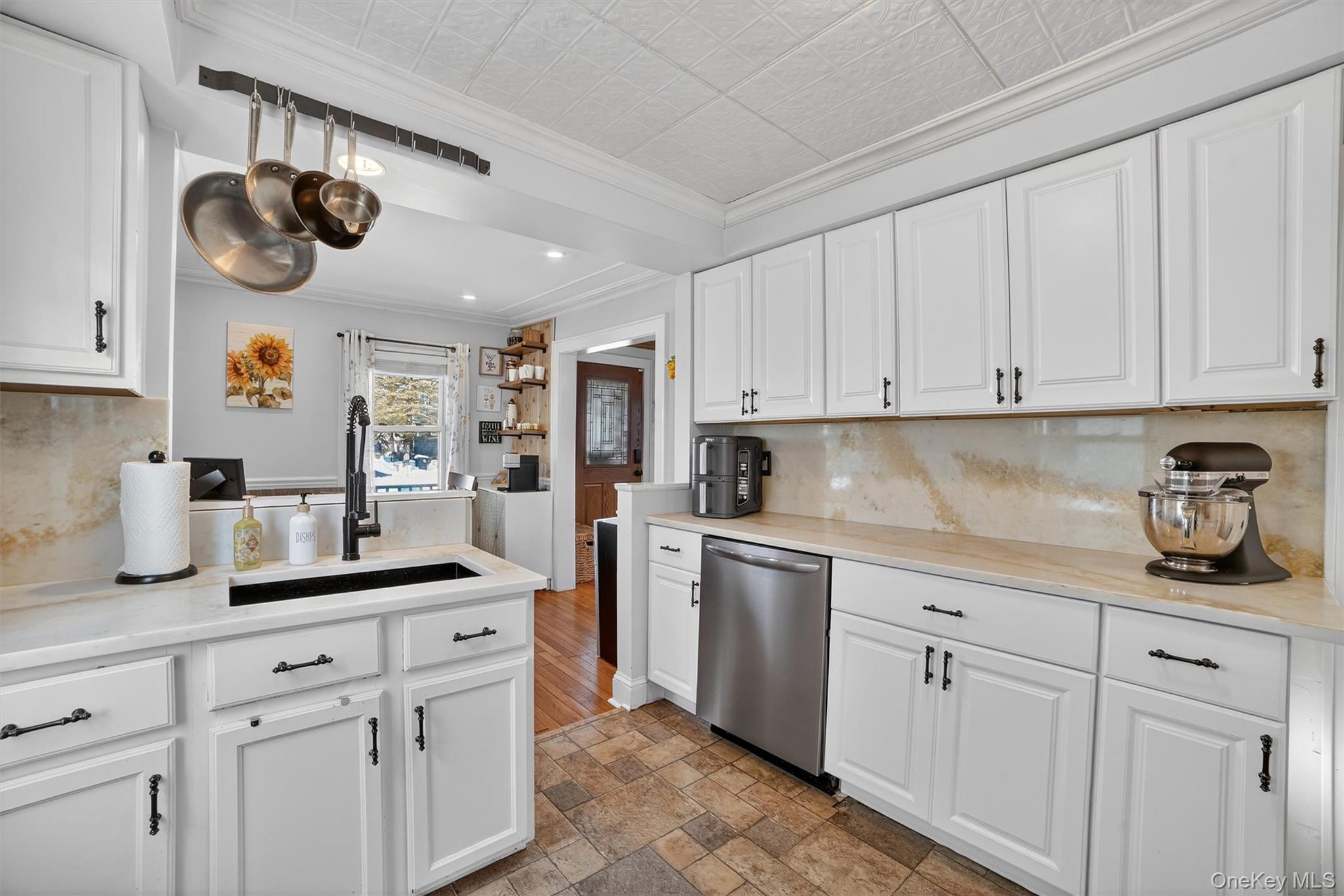 #12 photo, 81 Walton Avenue, White Plains , NY 10606