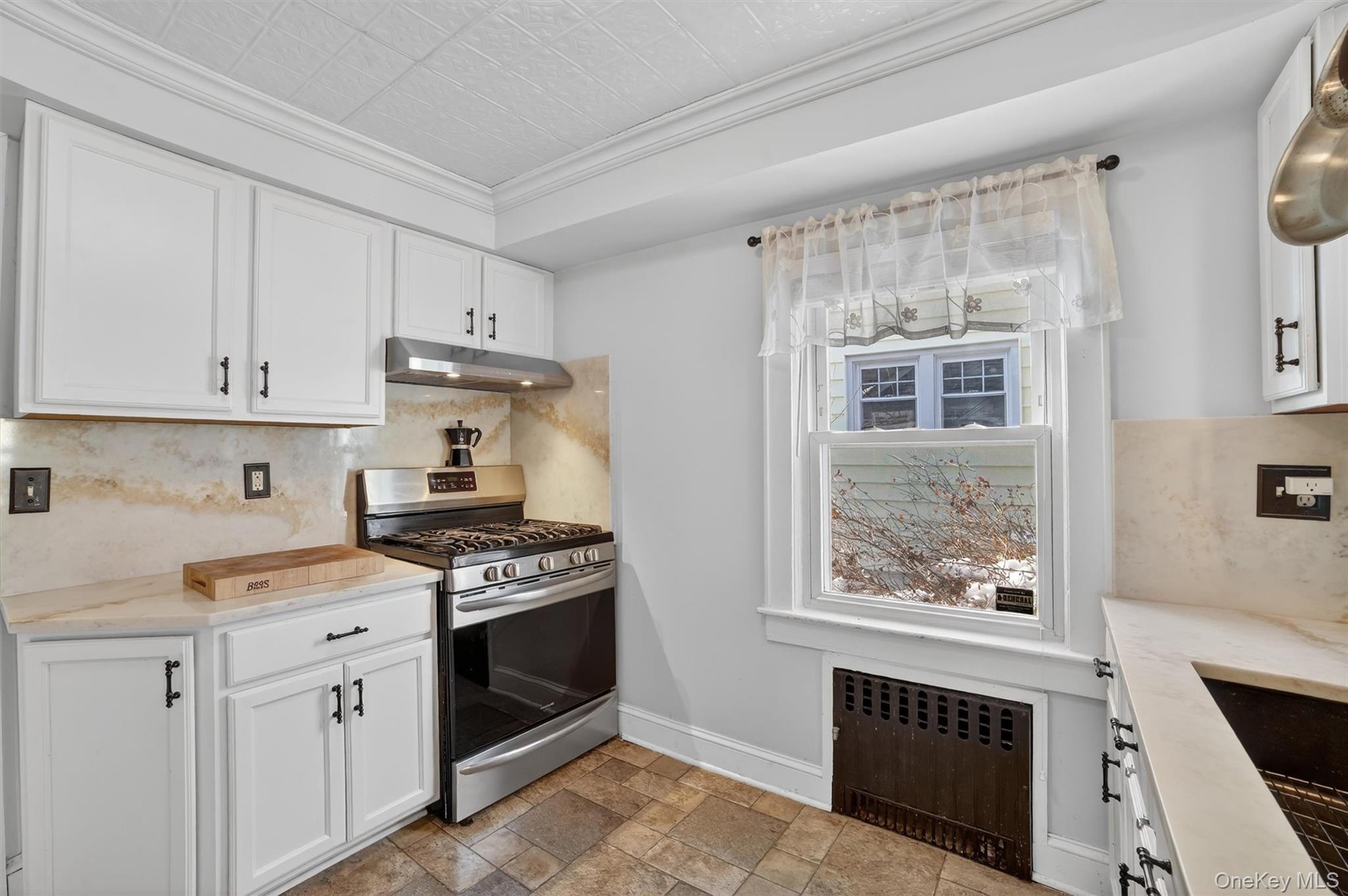 #13 photo, 81 Walton Avenue, White Plains , NY 10606