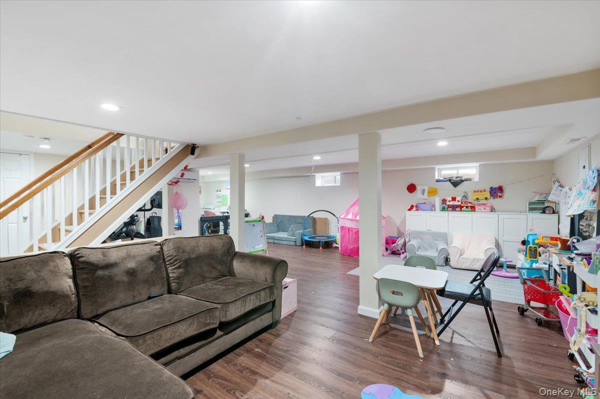 #14 photo, 152 Manor Street, Нассау ‖ Plainview , NY 11803