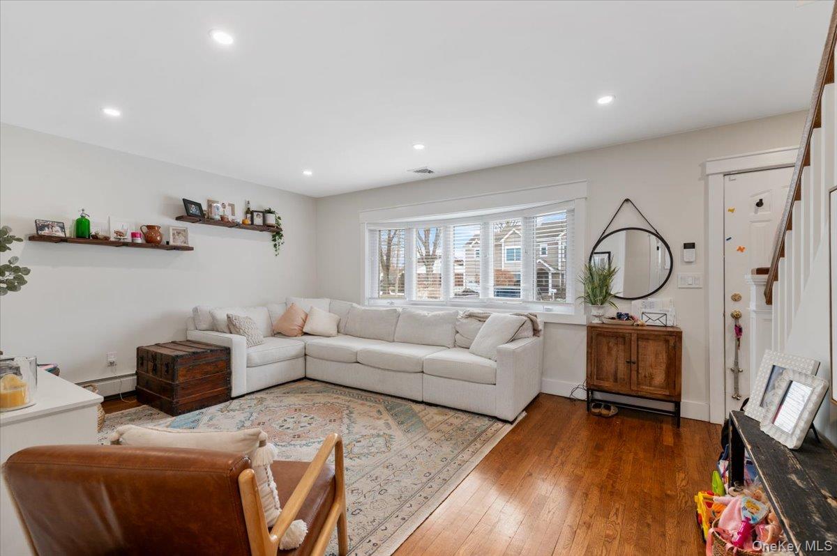 #3 photo, 152 Manor Street, Нассау ‖ Plainview , NY 11803