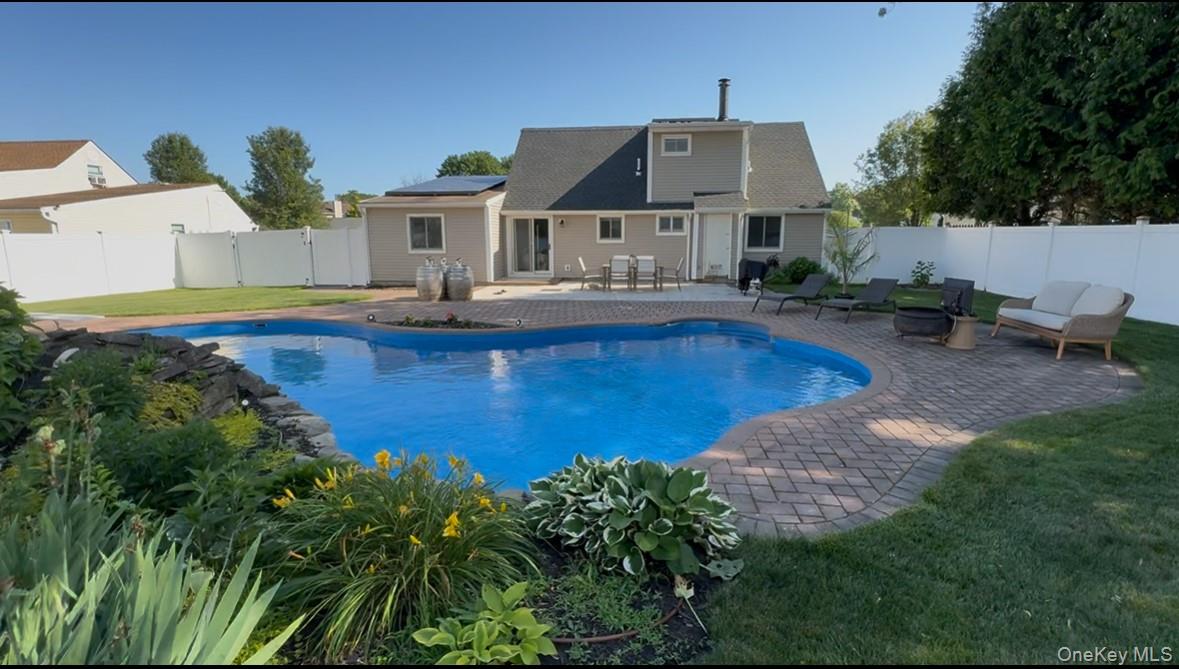 #19 photo, 7 Woodbrook Drive, Ridge , NY 11961