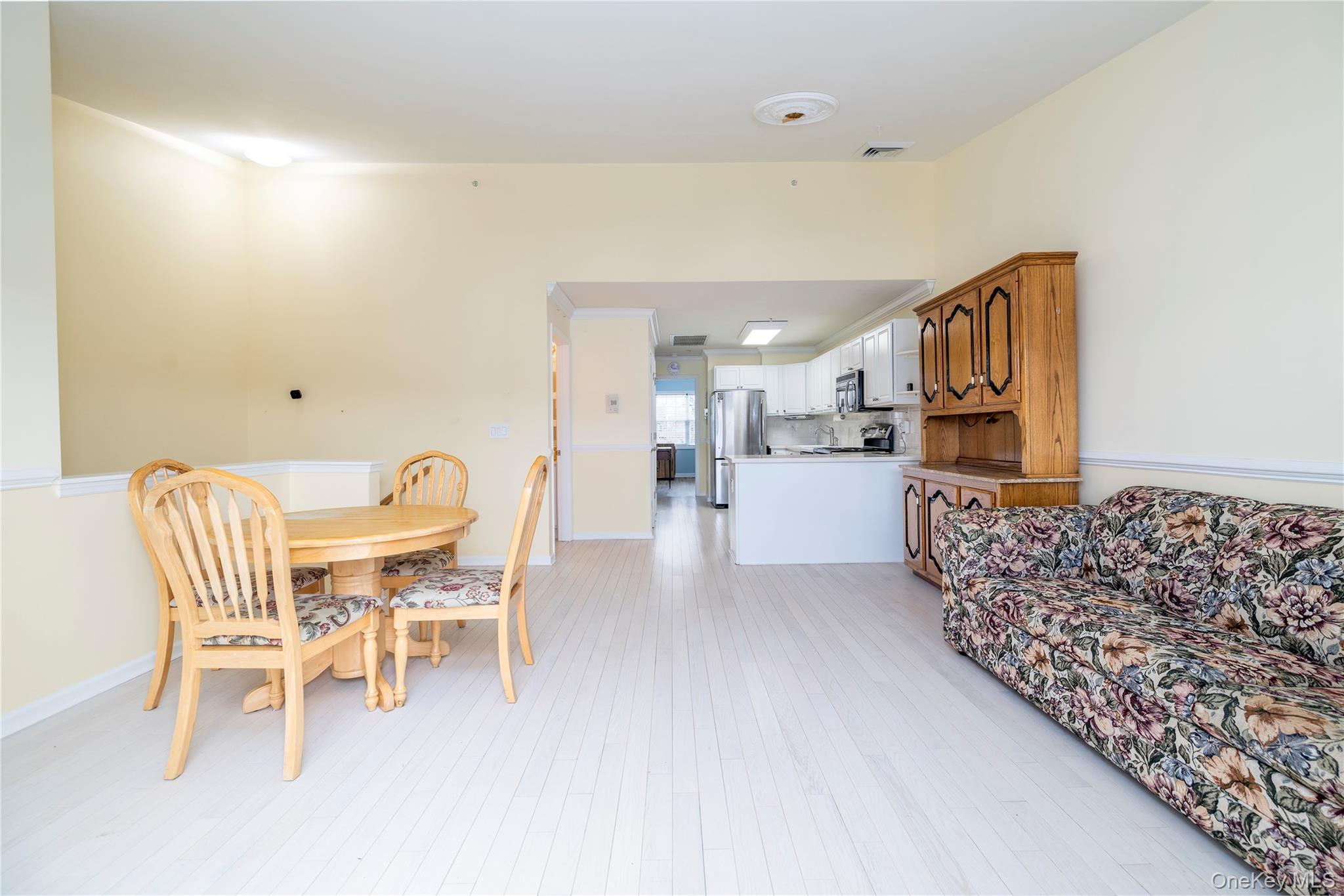 #6 photo, 418 Willow Lane, 长岛 Valley Stream , NY 11580