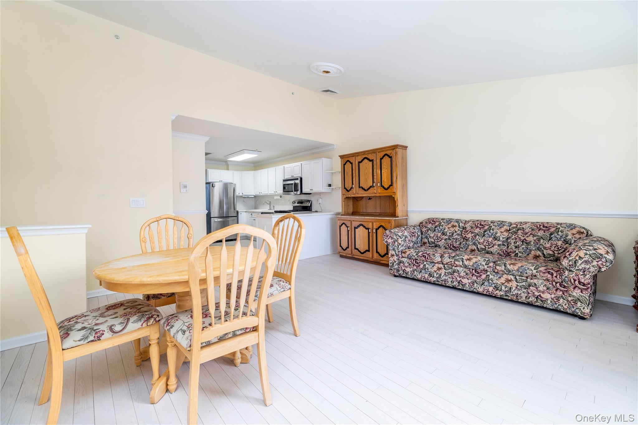 #7 photo, 418 Willow Lane, 长岛 Valley Stream , NY 11580