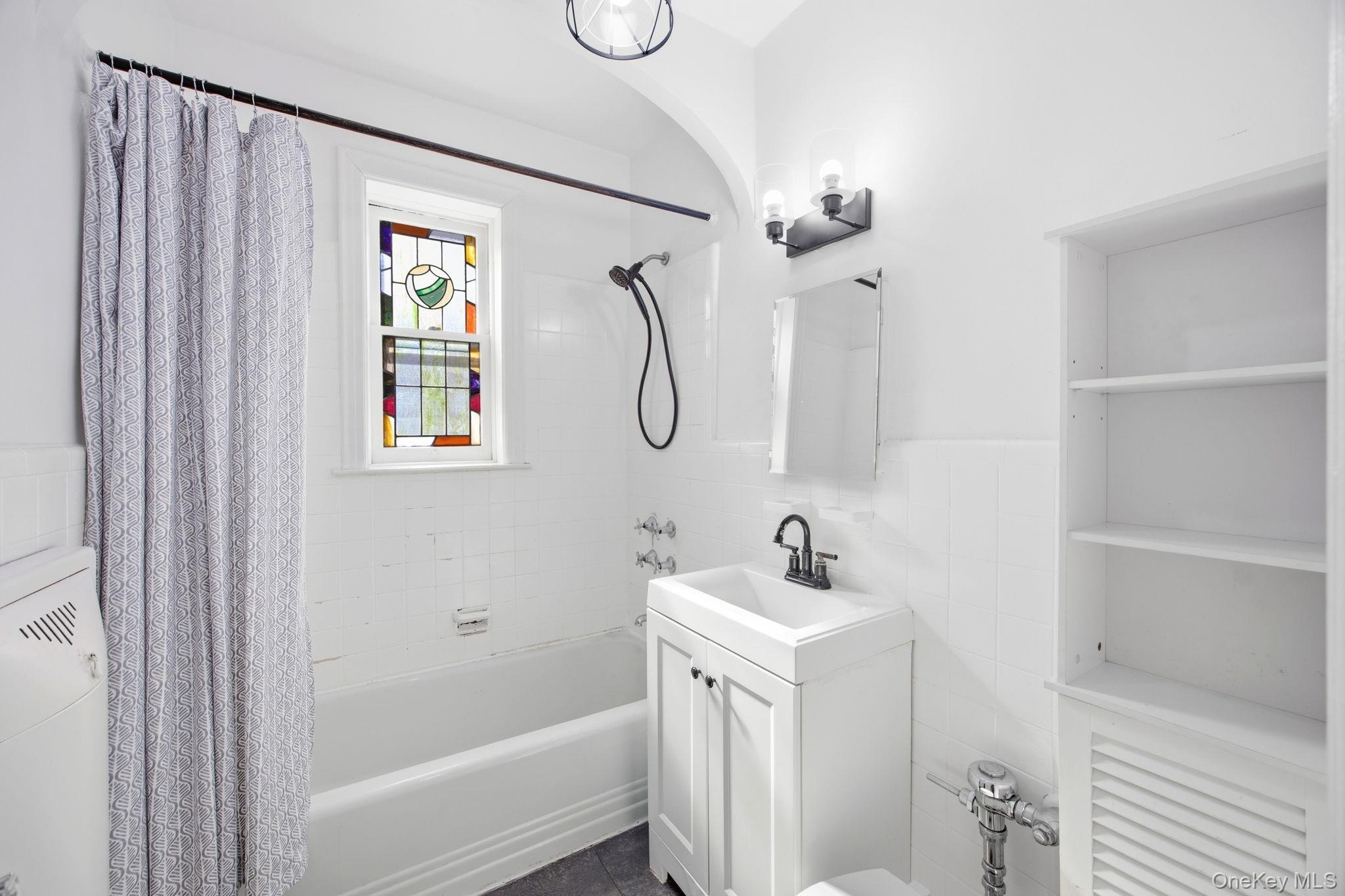 #14 photo, 7861 75th Street, कुईंस Glendale , NY 11385