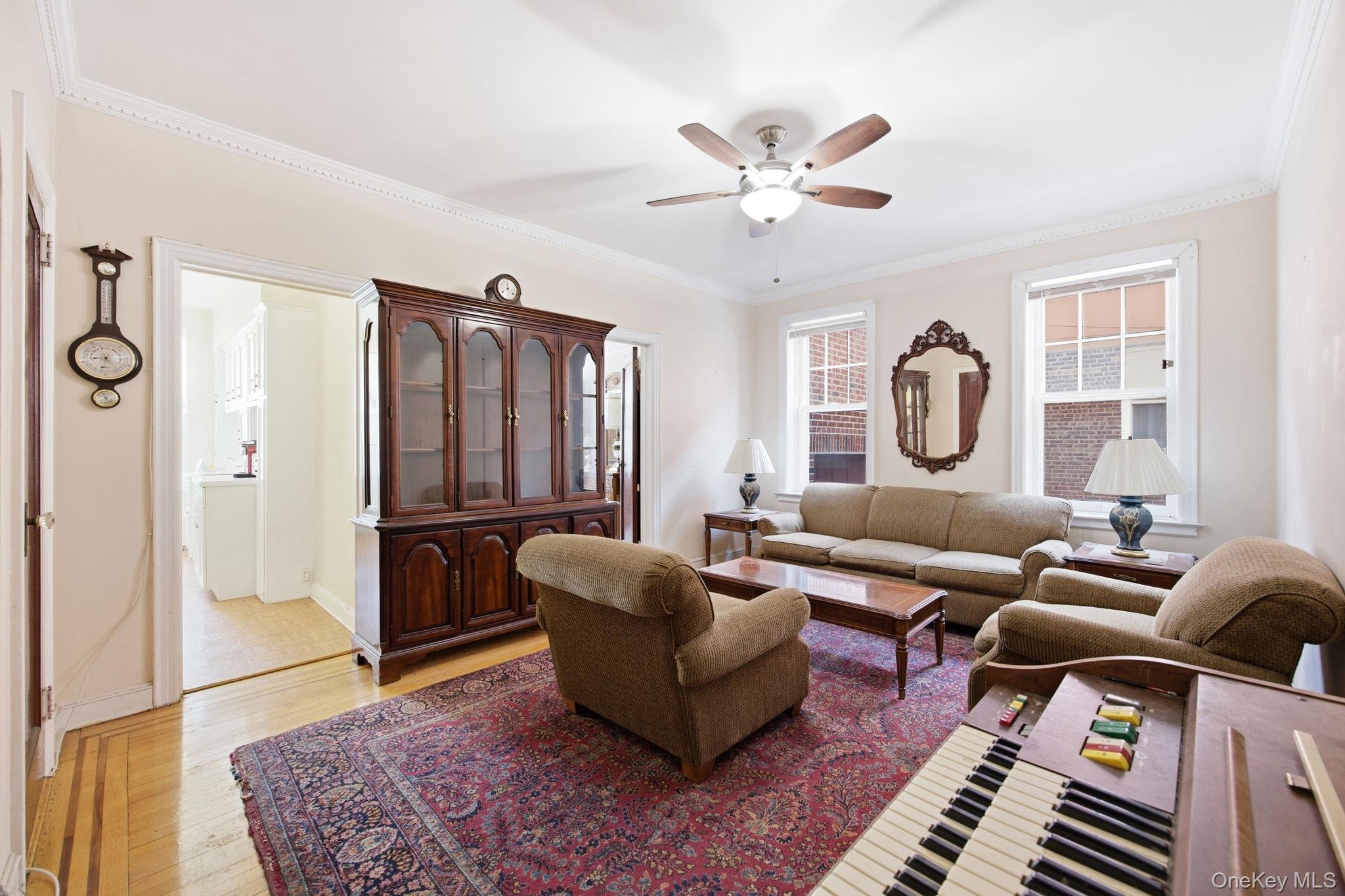 #16 photo, 7861 75th Street, कुईंस Glendale , NY 11385