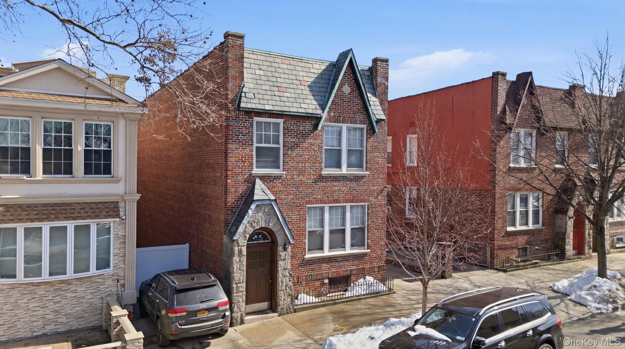 #2 photo, 7861 75th Street, कुईंस Glendale , NY 11385