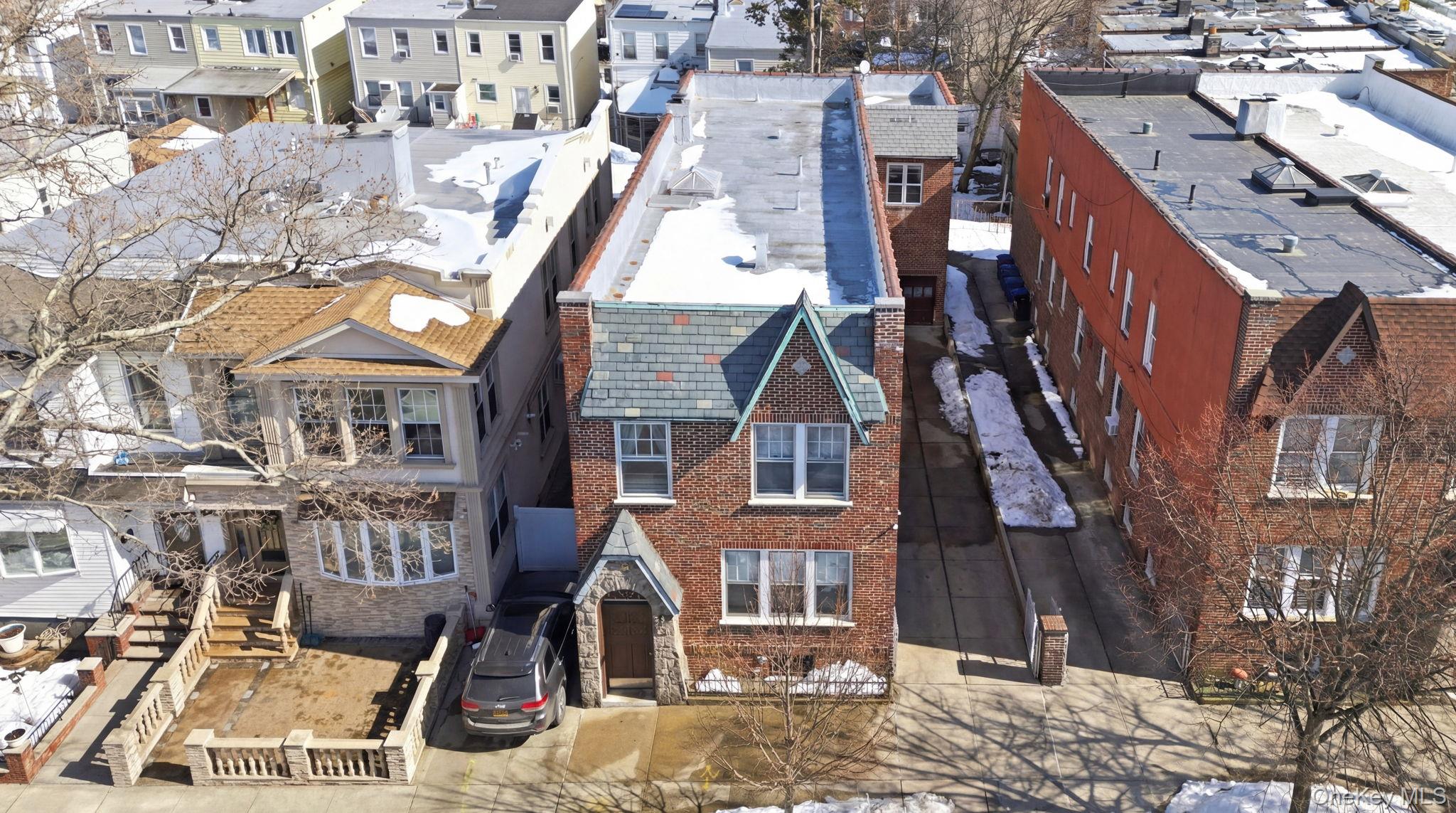 #3 photo, 7861 75th Street, कुईंस Glendale , NY 11385