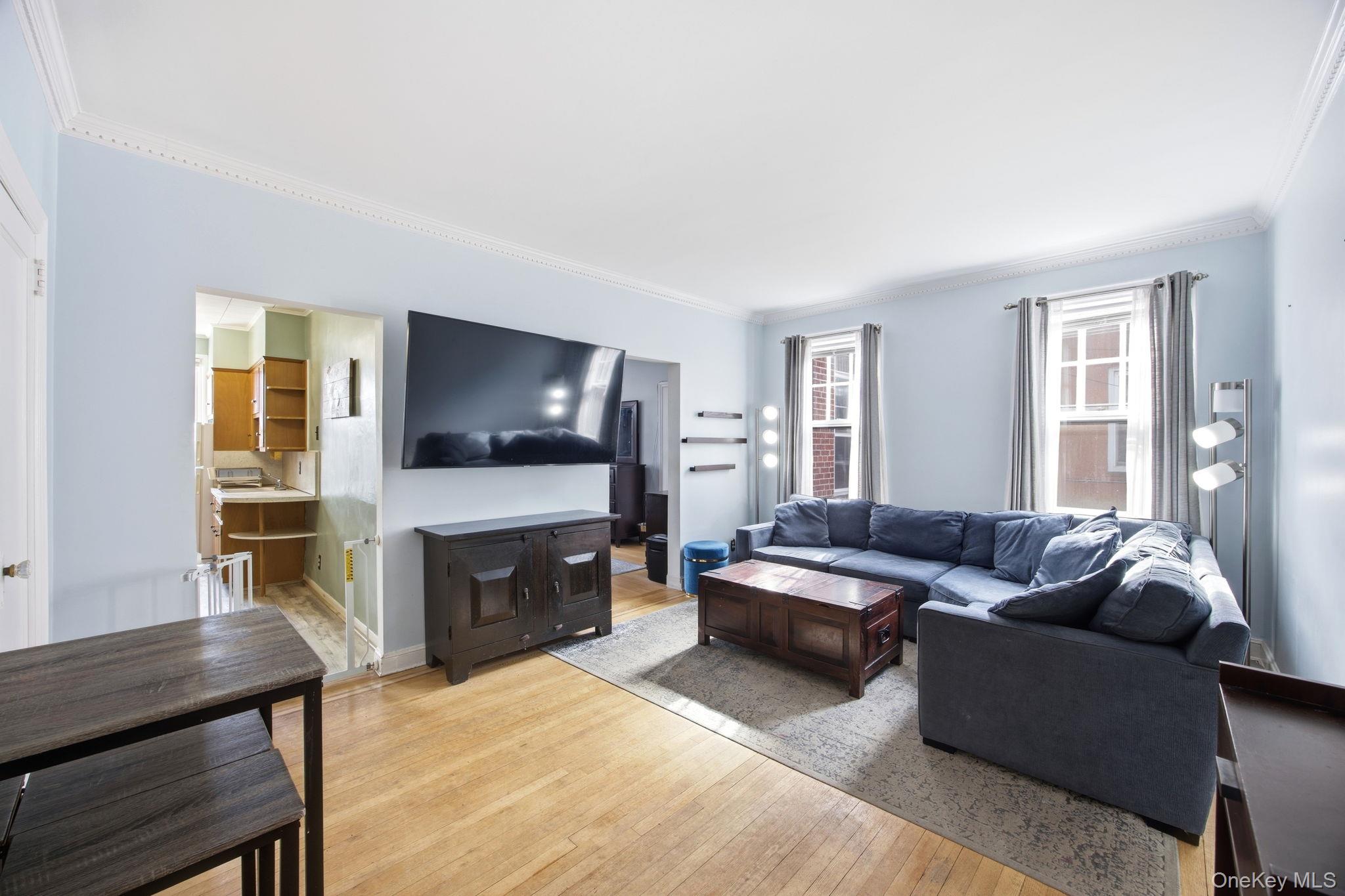 #6 photo, 7861 75th Street, कुईंस Glendale , NY 11385