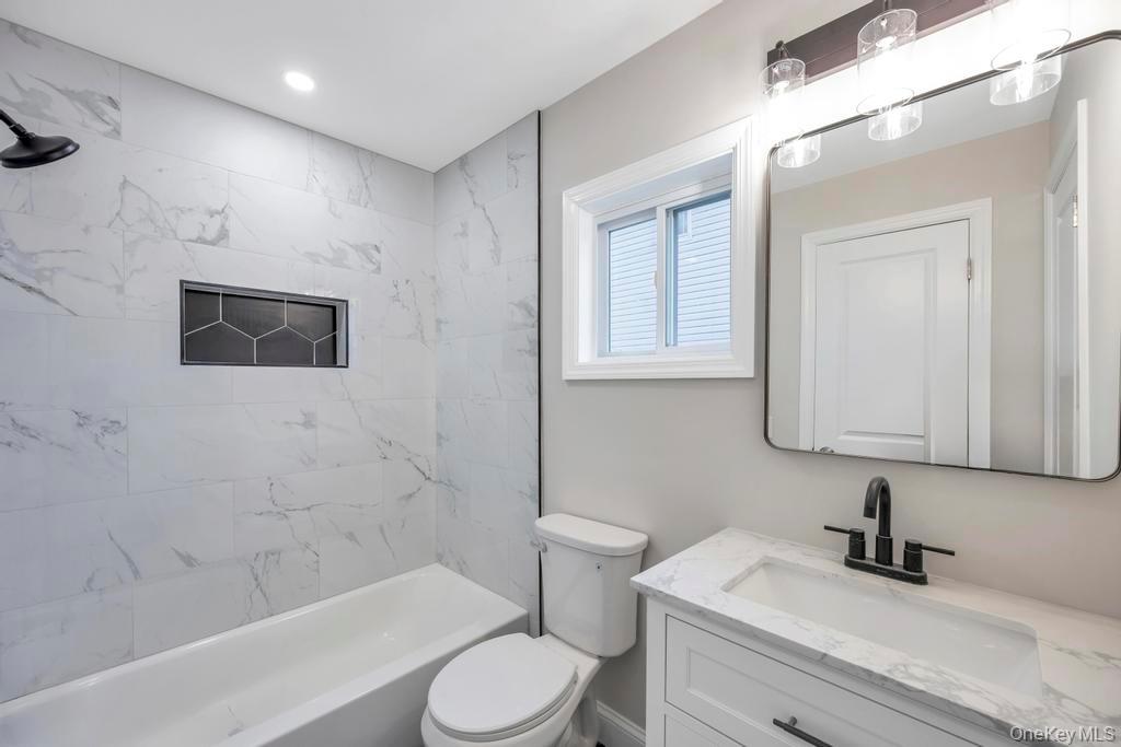 #15 photo, 52 Halycon Road, Lindenhurst , NY 11757