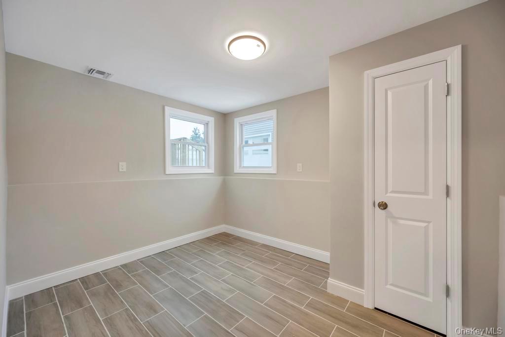 #19 photo, 52 Halycon Road, Lindenhurst , NY 11757