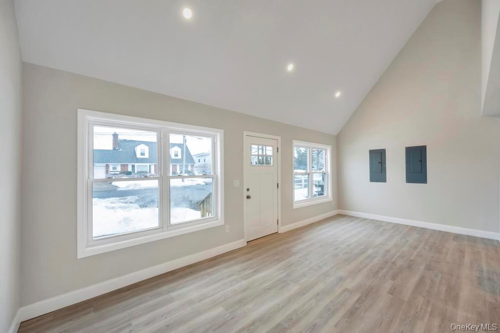 #6 photo, 52 Halycon Road, Lindenhurst , NY 11757