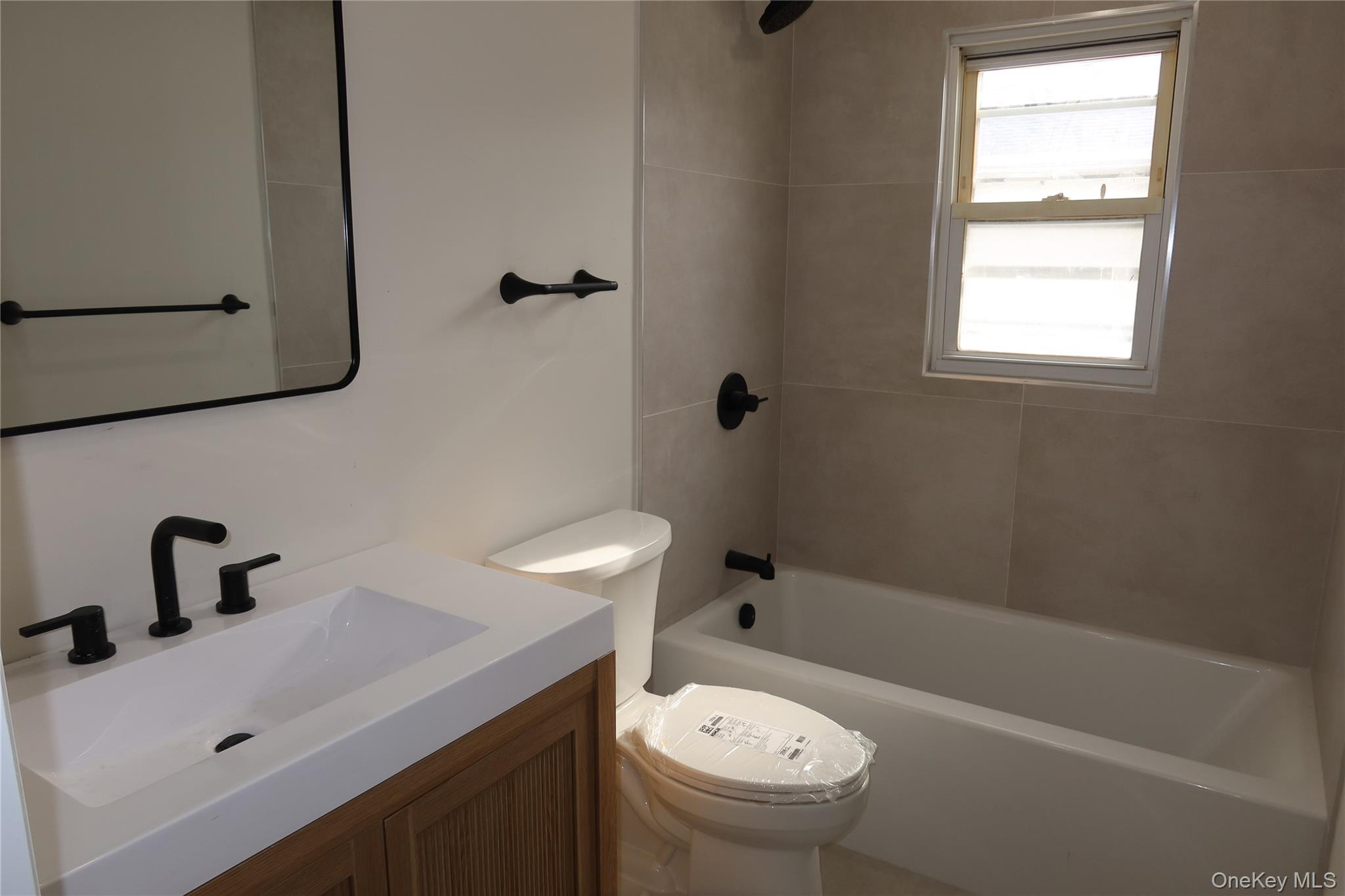 #2 photo, 93 4th Avenue, מחוז נסאו East Rockaway , NY 11518