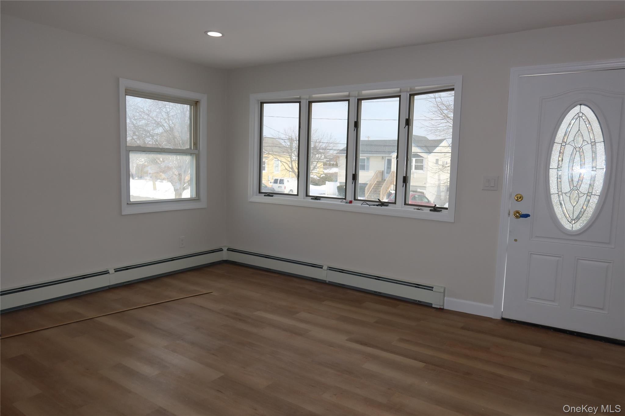 #3 photo, 93 4th Avenue, מחוז נסאו East Rockaway , NY 11518