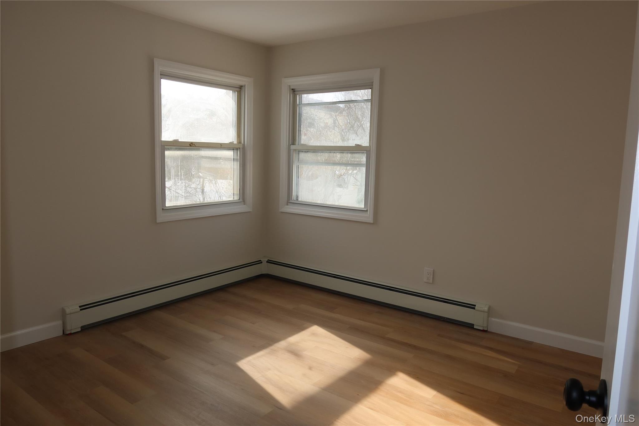 #6 photo, 93 4th Avenue, מחוז נסאו East Rockaway , NY 11518